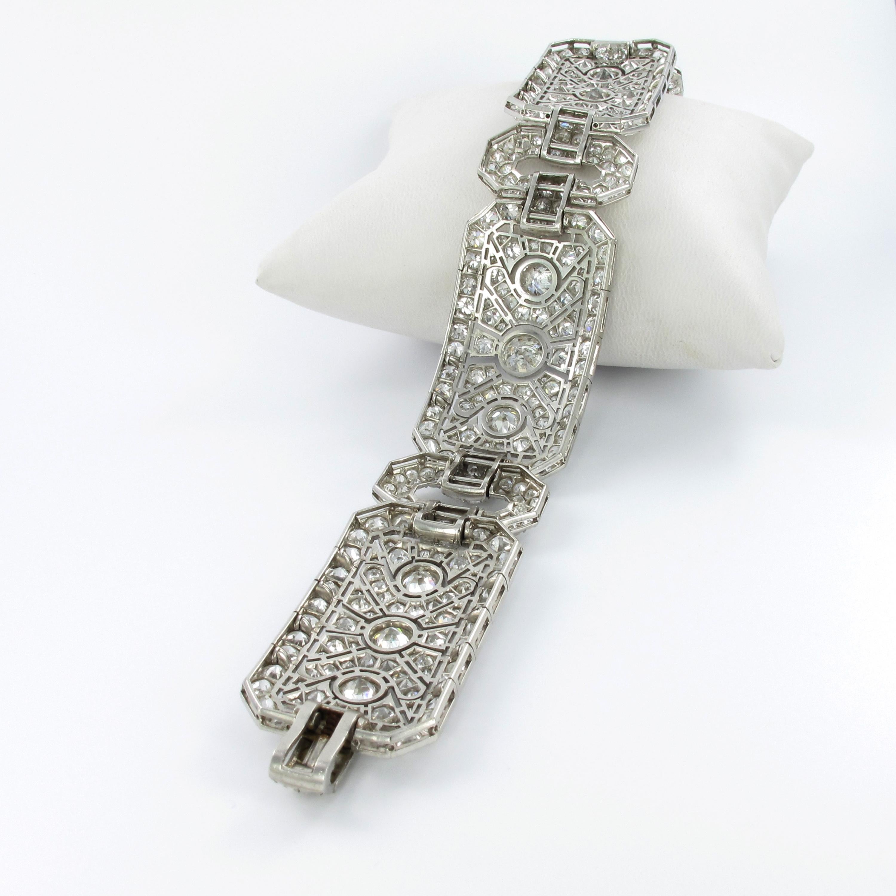 Bracelet impressionnant Art déco en platine et diamants en vente 6