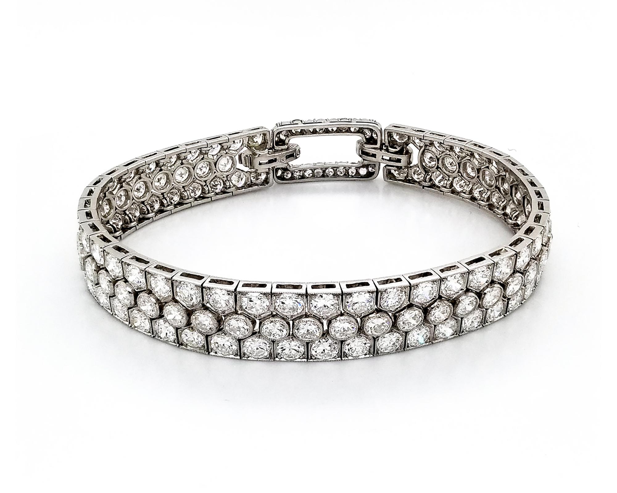 A gorgeous bracelet from the Art Deco period embellished with diamonds and made in platinum.
Total weight of the diamonds is 15.00 carats. 
Platinum weighs 30.49 grams.
The bracelet is 7.25in long.