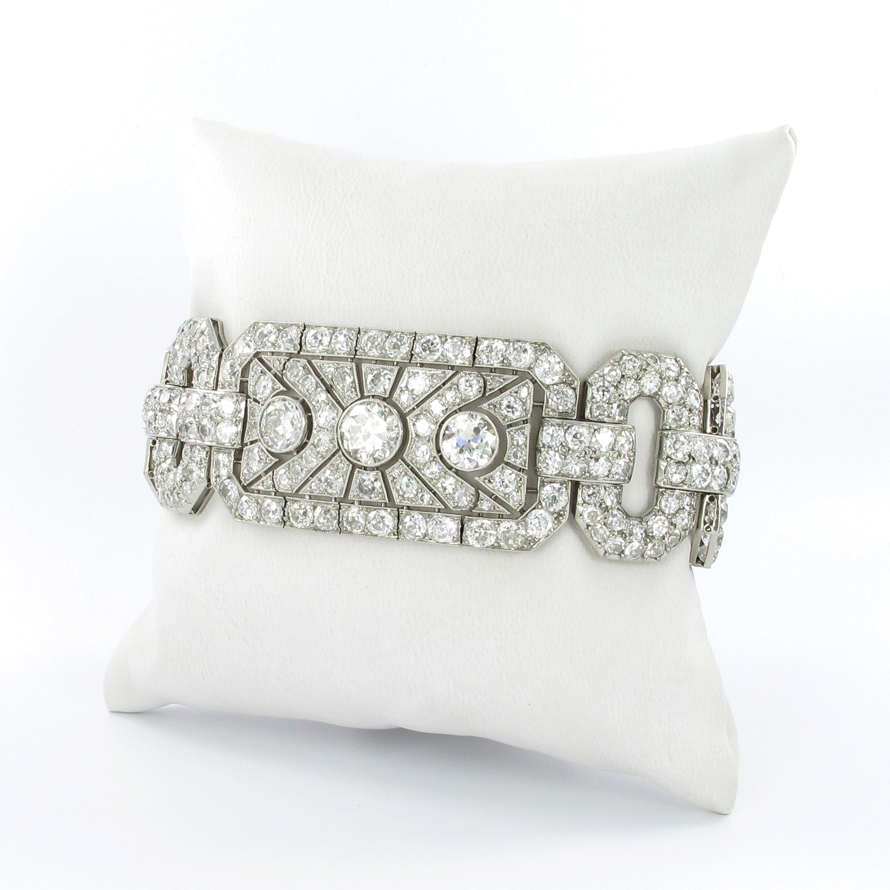 This stunning Art Deco bracelet in platinum 950 is set with a total of 361 Old European cut diamonds. The three main elements feature 9 diamonds of G/H color and si2/si3 clarity, total weight approximately 8.10 carats. Surrounded by 352 diamonds of