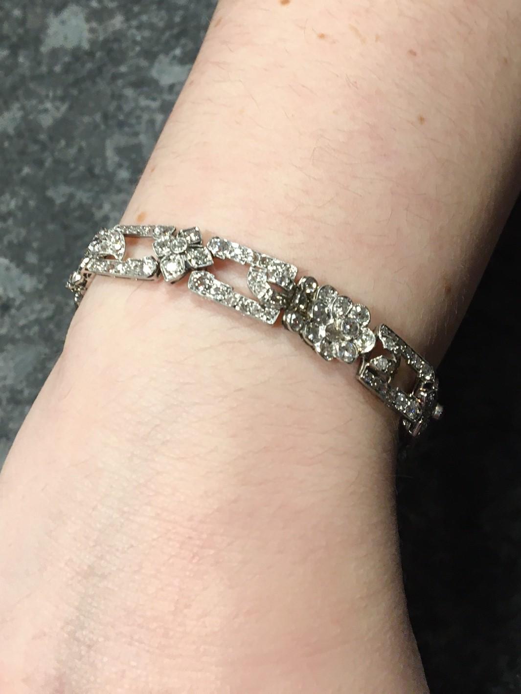 Art Deco Diamond Platinum Bracelet In Excellent Condition For Sale In New York, NY