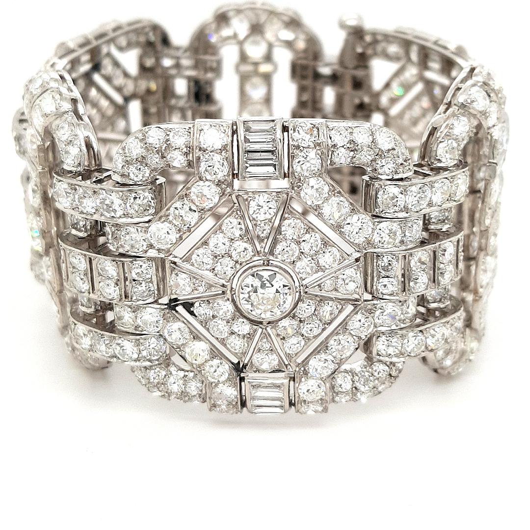 Art Deco Diamond Platinum Bracelet, One of a Kind In Excellent Condition For Sale In Antwerp, BE
