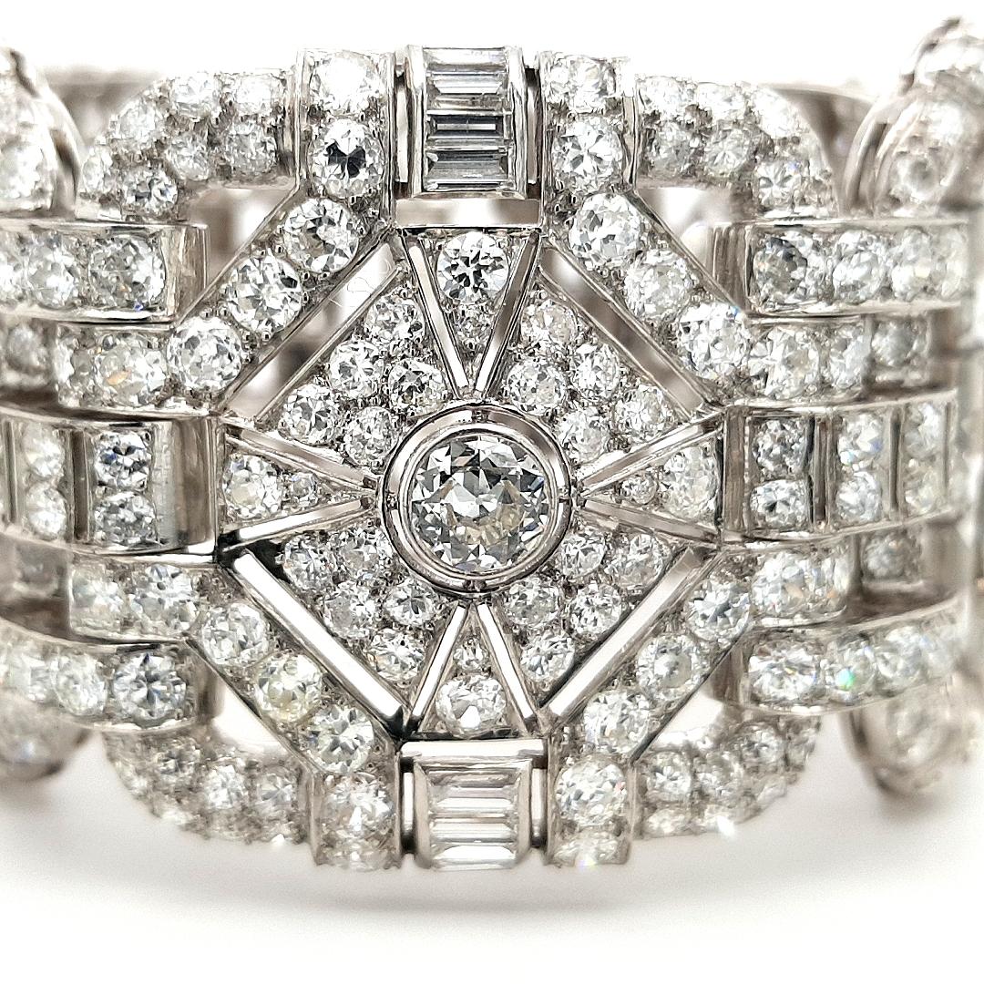 One of a kind platinum Art Deco bracelet fully set with round and baguette diamonds

Diamonds : 3 Center round diamonds of 1.2 ct each +3round diamonds of 0.7 ct each+a huge amount of round diamonds and baguette diamonds all of superior color and
