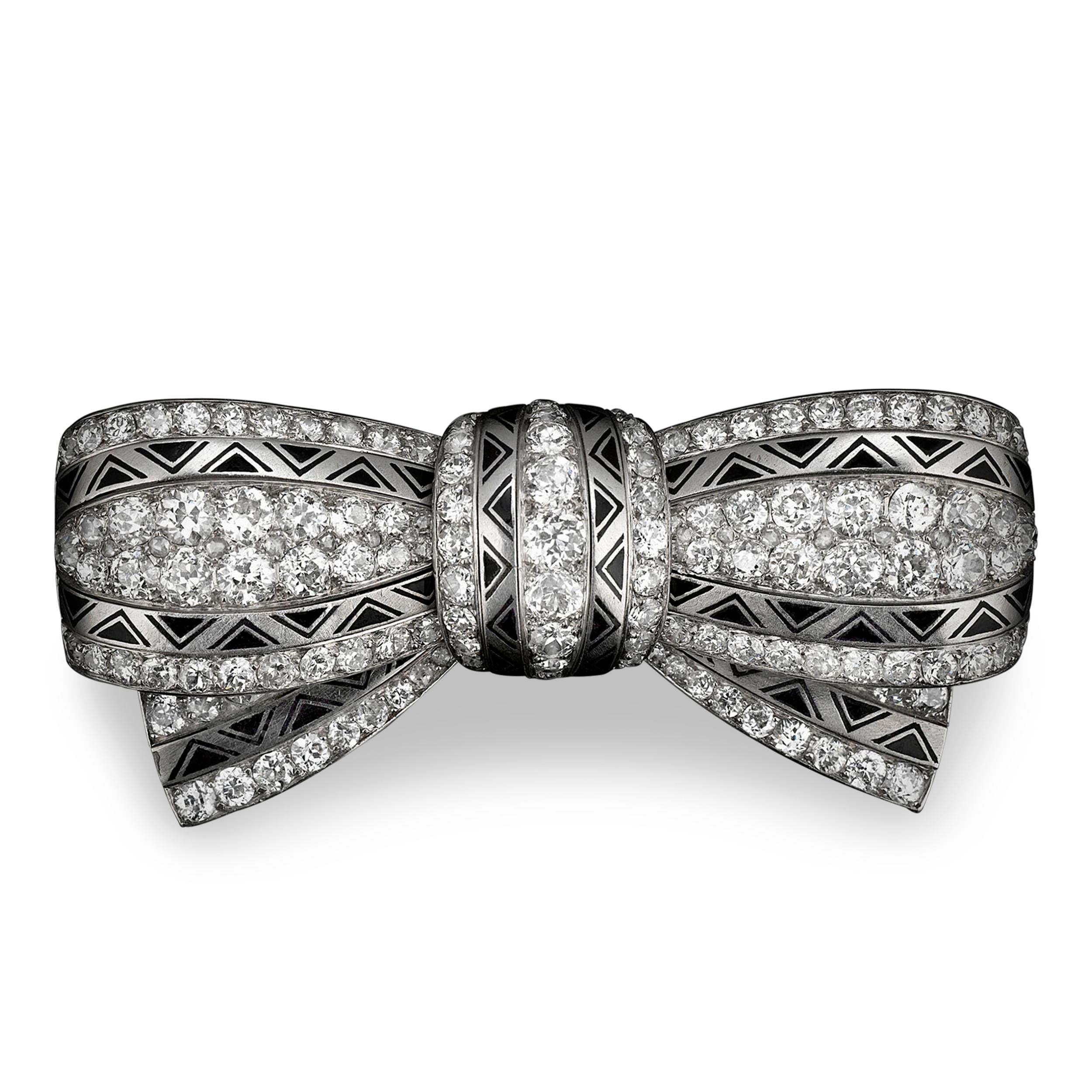 Round Cut Art Deco Diamond Platinum Brooch For Sale