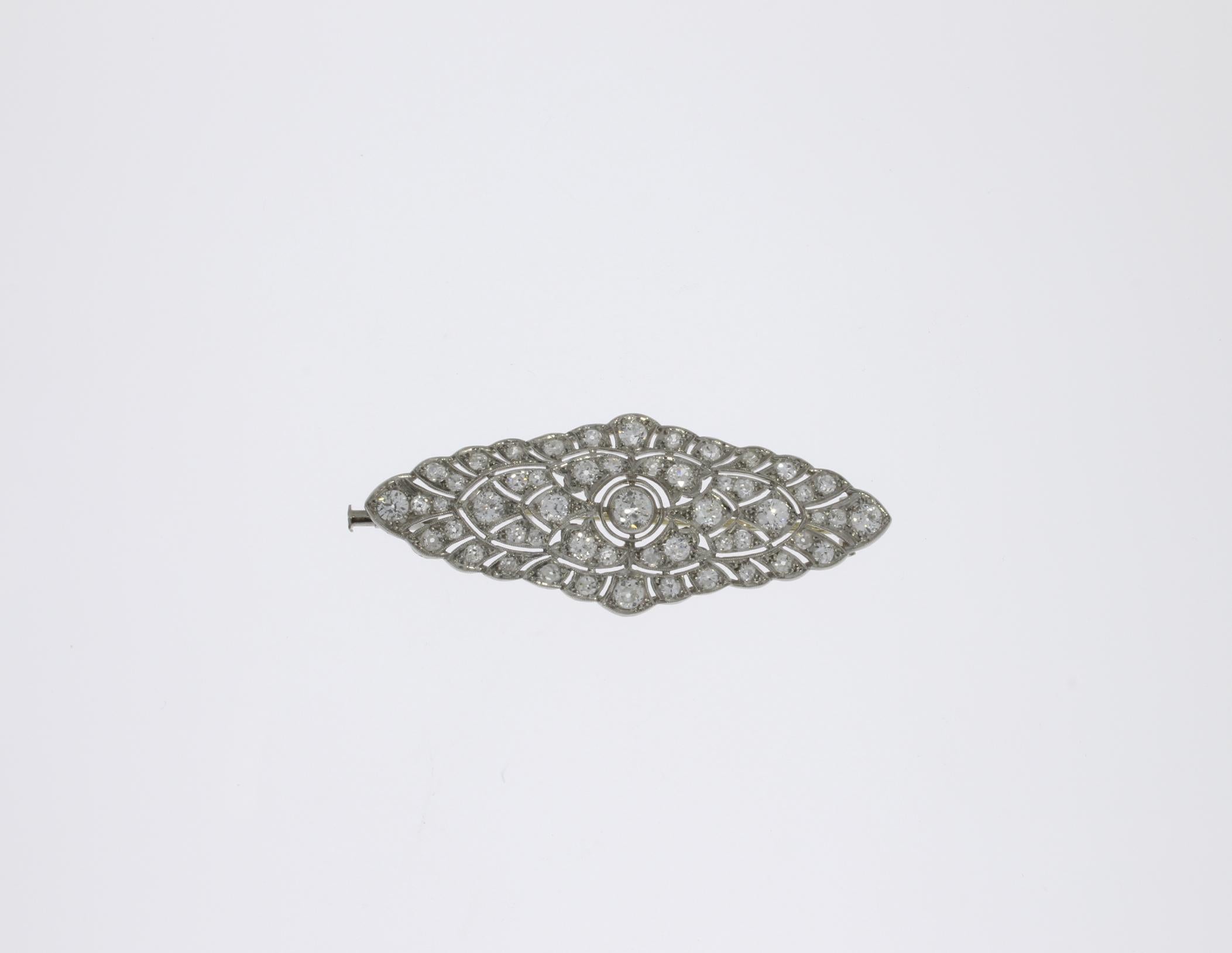 Art Deco Diamond Platinum Brooch In Excellent Condition For Sale In Berlin, DE