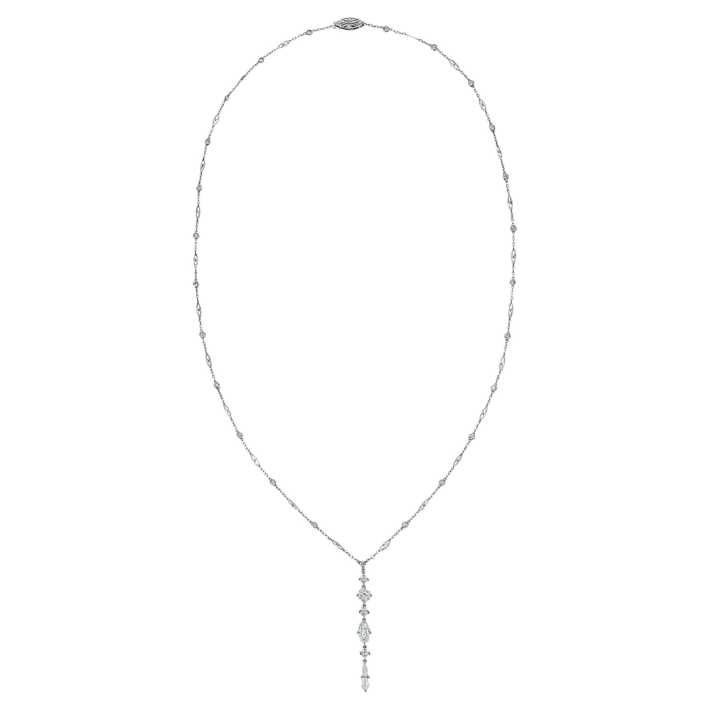 Lasciati illuminare dal sole con questa collana a goccia in platino con diamanti, unica nel suo genere.  Con una splendida catena di diamanti Art of Vintage, caratterizzata da una moderna goccia di diamanti tondi, a cuscino e a scudo di taglio