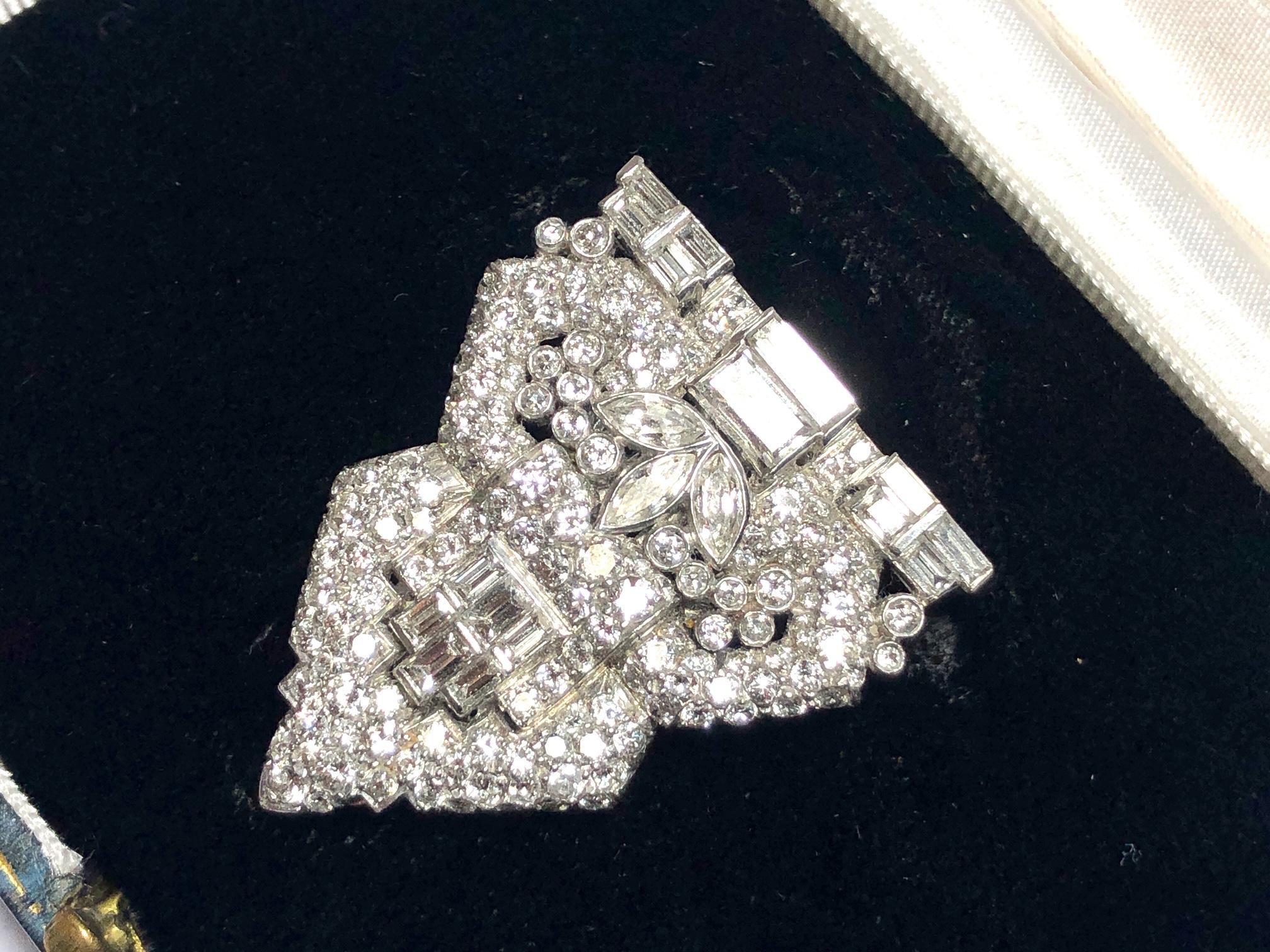 An Art Deco, shield shape, diamond single clip, set with baguette, marquise and round brilliant-cut diamonds, with an estimated total weight of 3.00ct, mounted in platinum, with and 18ct white gold clip, circa 1935.