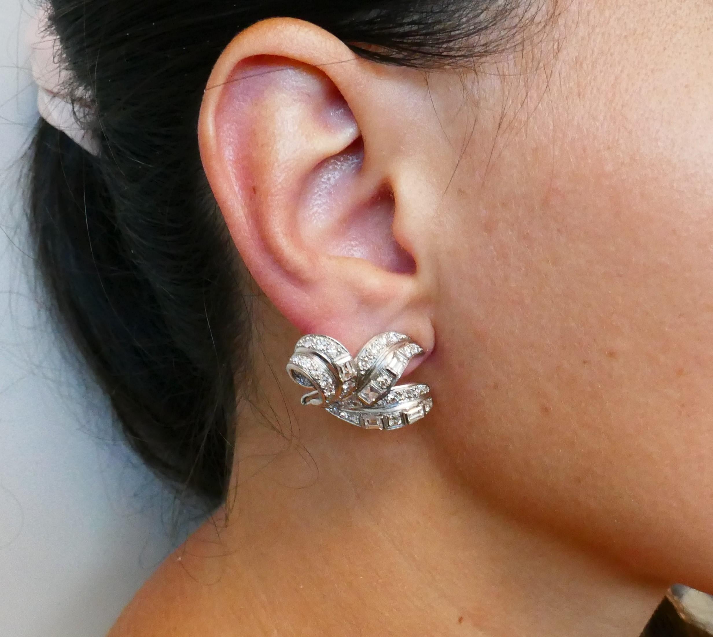 Taille mixte Boucles d'oreilles Art déco en platine et diamants en vente