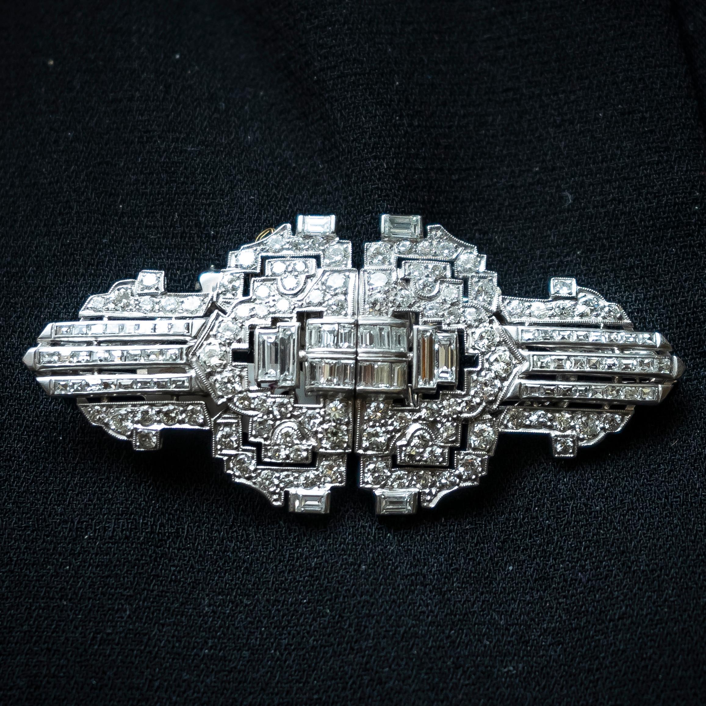 Art Deco Diamond Platinum Double Clip Brooch In Good Condition In London, GB