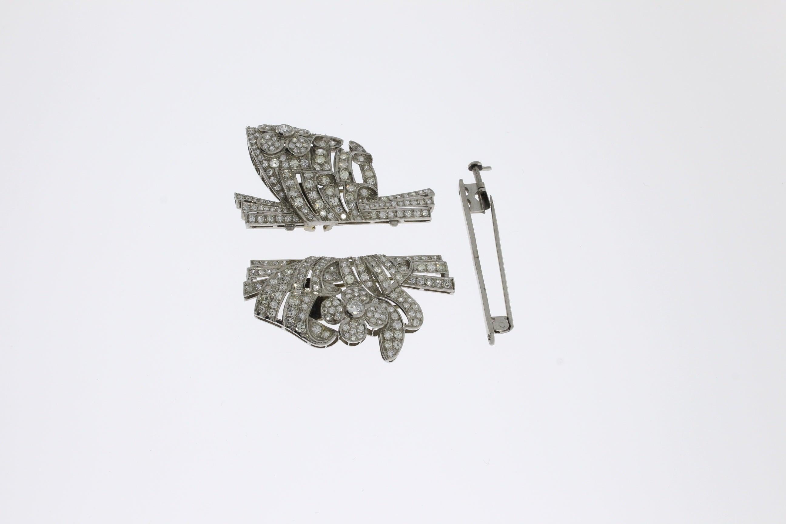 Art Deco Diamond Platinum Double Clip Brooch In Excellent Condition For Sale In Berlin, DE