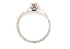 Anillo de compromiso Art Déco de platino con diamante de 0,60 ct, talla transicional, 1930-1940