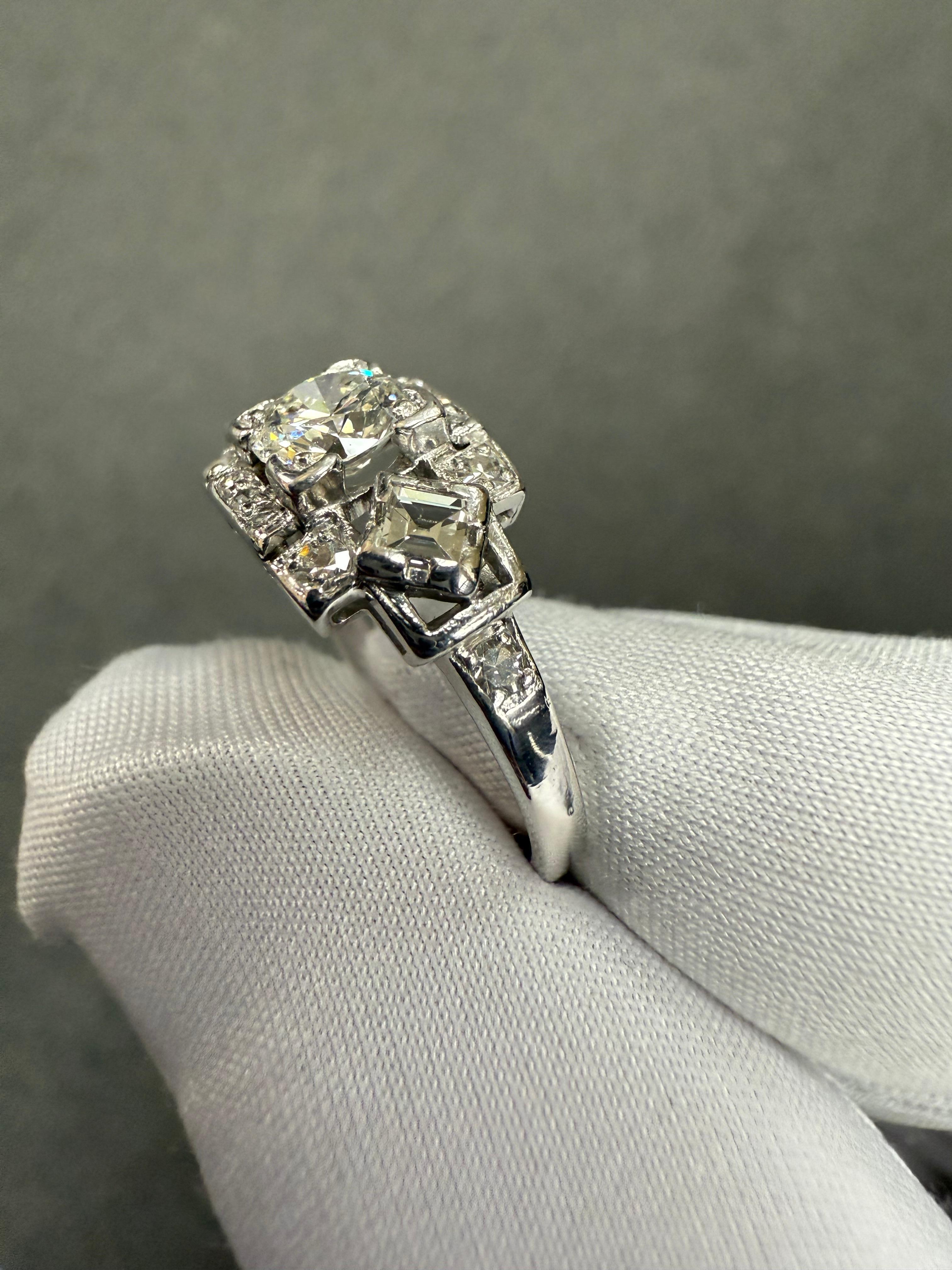 Anello di fidanzamento in platino con diamante Art Deco, circa 1935 in vendita 6