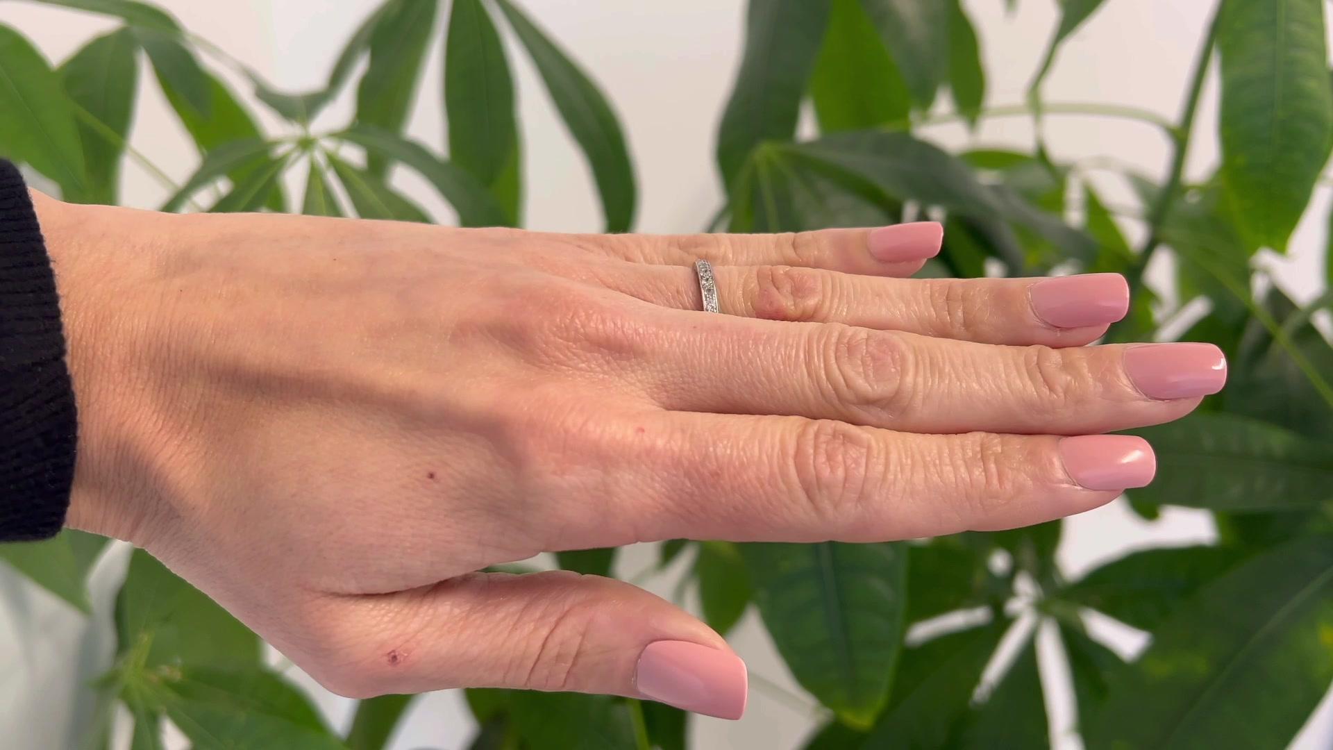 Eternity-Ring aus Platin mit Diamant im Art déco-Stil im Zustand „Hervorragend“ in Beverly Hills, CA