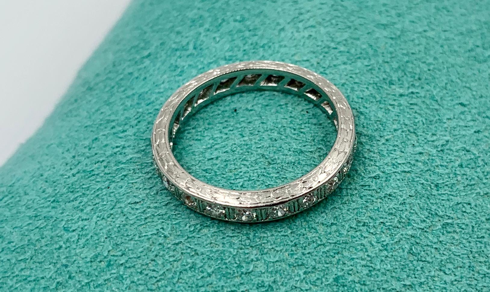 Art Deco Diamond Platinum Eternity Band Ring Wedding Engagement In Excellent Condition For Sale In New York, NY