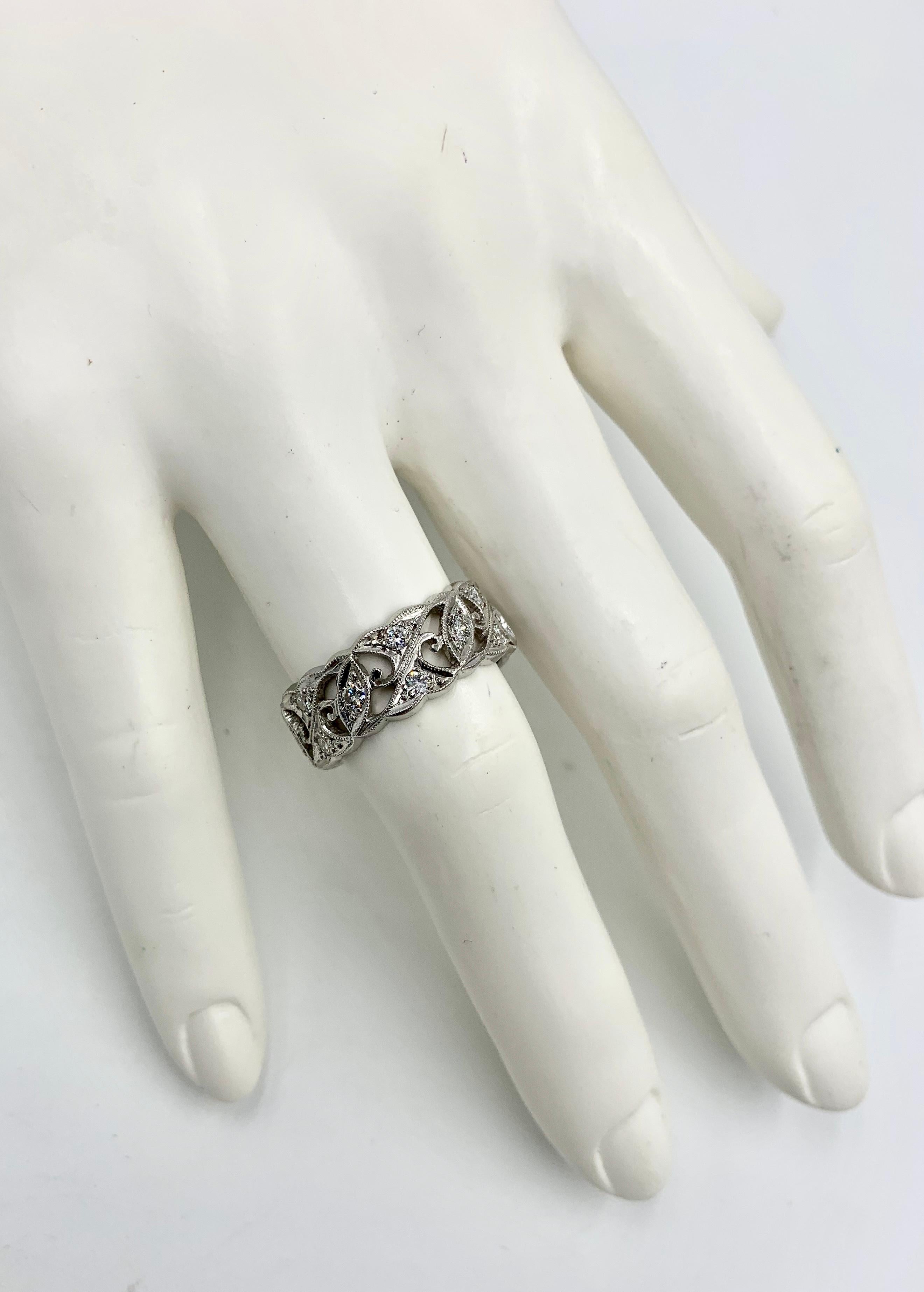Art Deco Diamond Platinum Eternity Band Ring Wedding Engagement In Good Condition In New York, NY