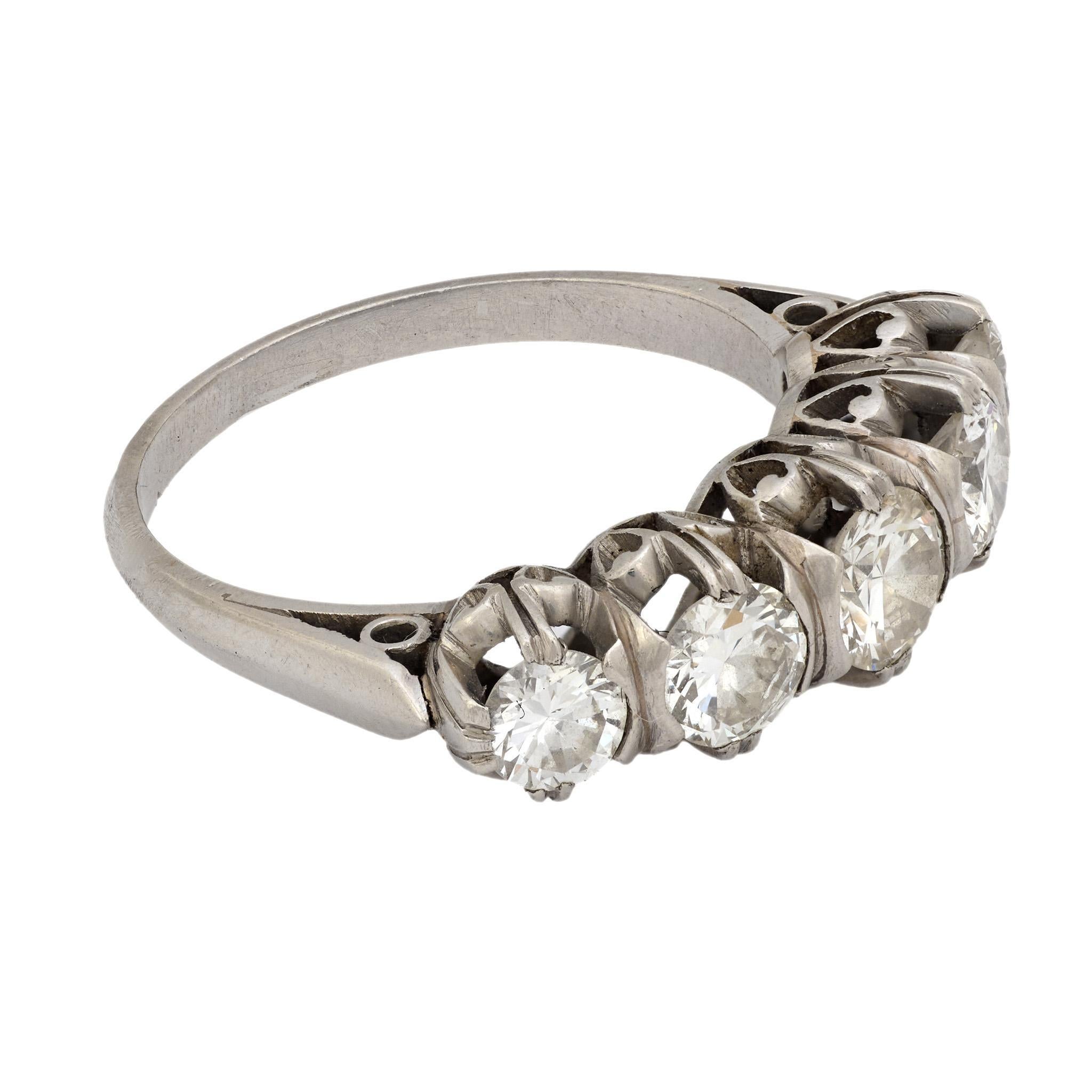 Taglio rotondo Anello a cinque pietre in platino con diamante Art Déco in vendita