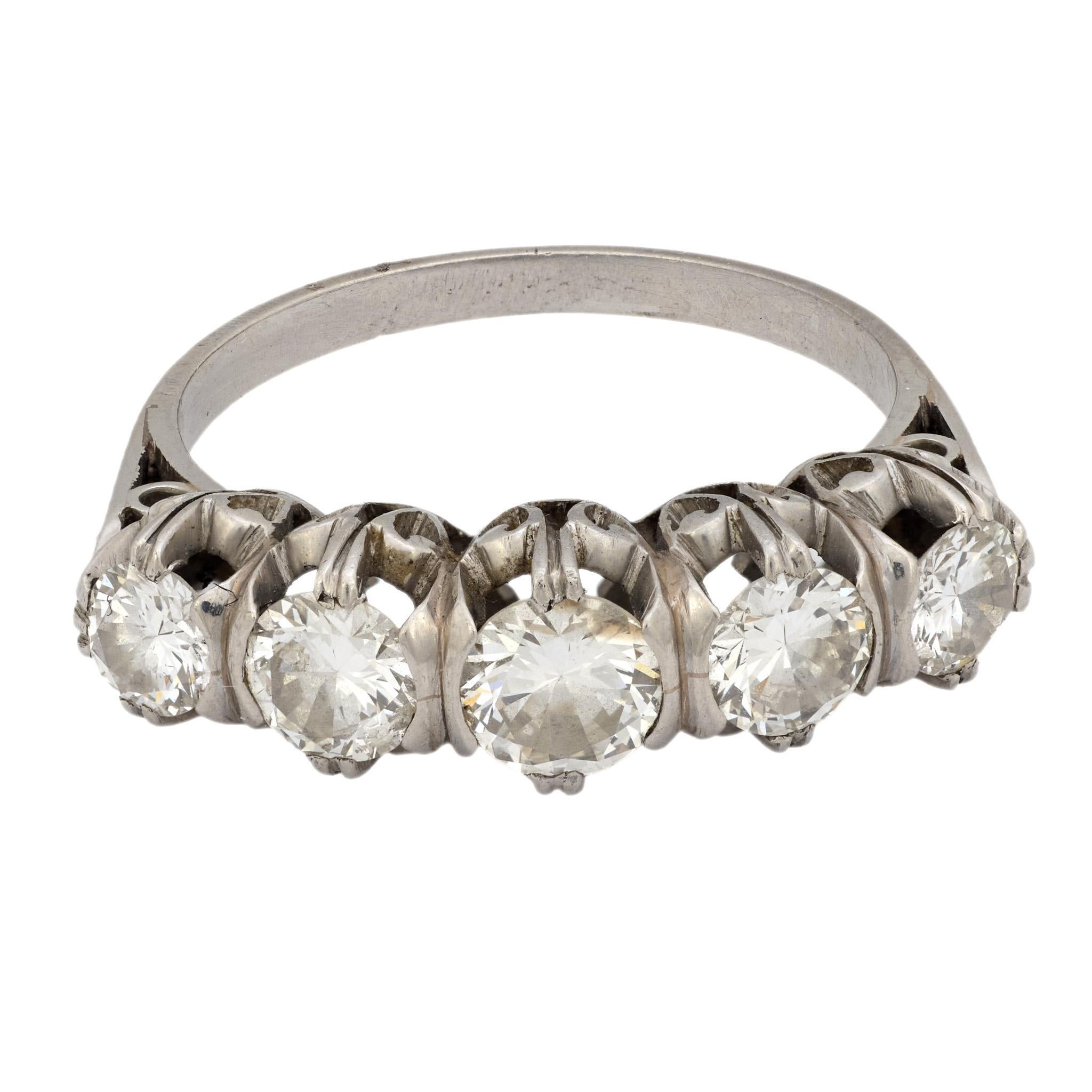 Donna Anello a cinque pietre in platino con diamante Art Déco in vendita