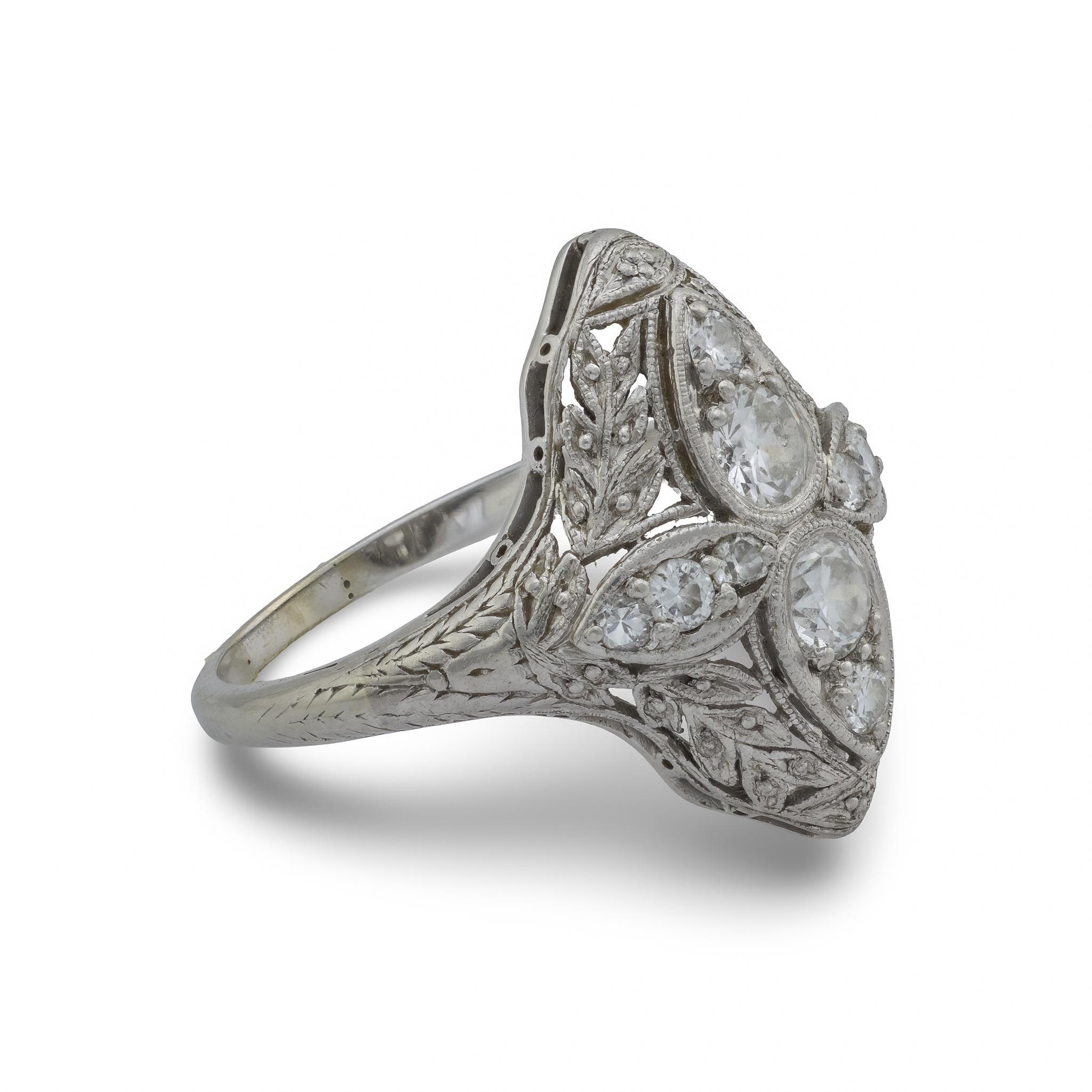Bague navette Art déco en diamant et platine Pour femmes en vente
