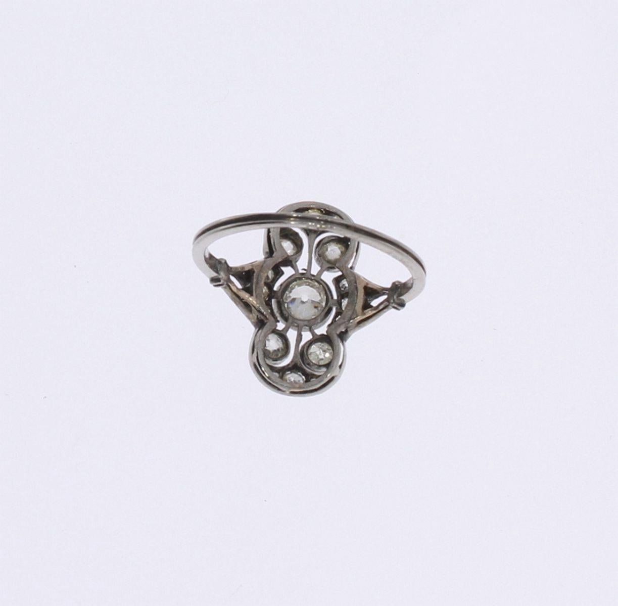 Art Deco Diamond Platinum Ring In Excellent Condition For Sale In Berlin, DE