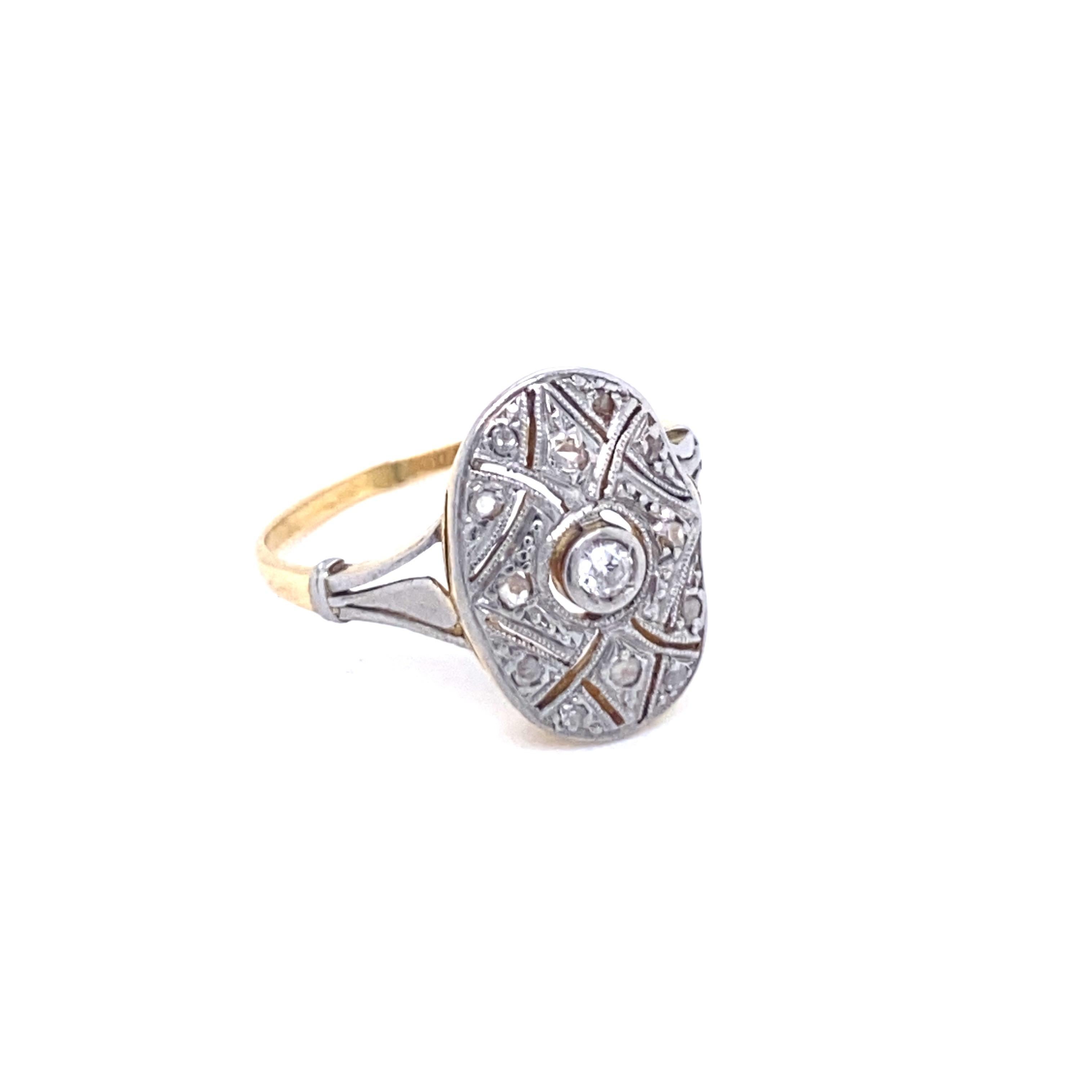 Art Deco Diamond Platinum Ring In Excellent Condition In Napoli, Italy