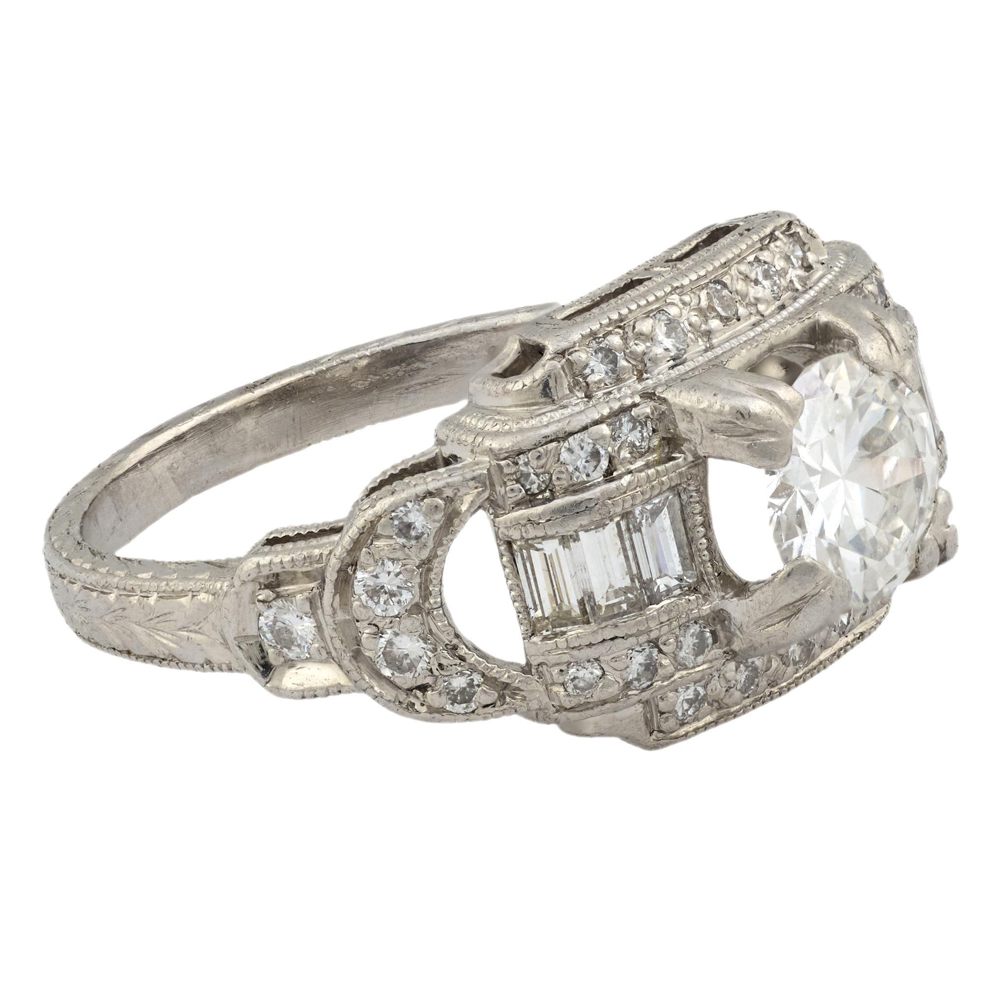 Anillo Art Déco de diamantes y platino en Bueno estado para la venta en Beverly Hills, CA