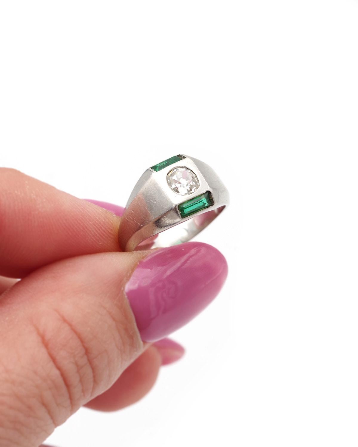 Art Deco diamond platinum signet ring, 0.30 carat old-cut diamond For Sale 2
