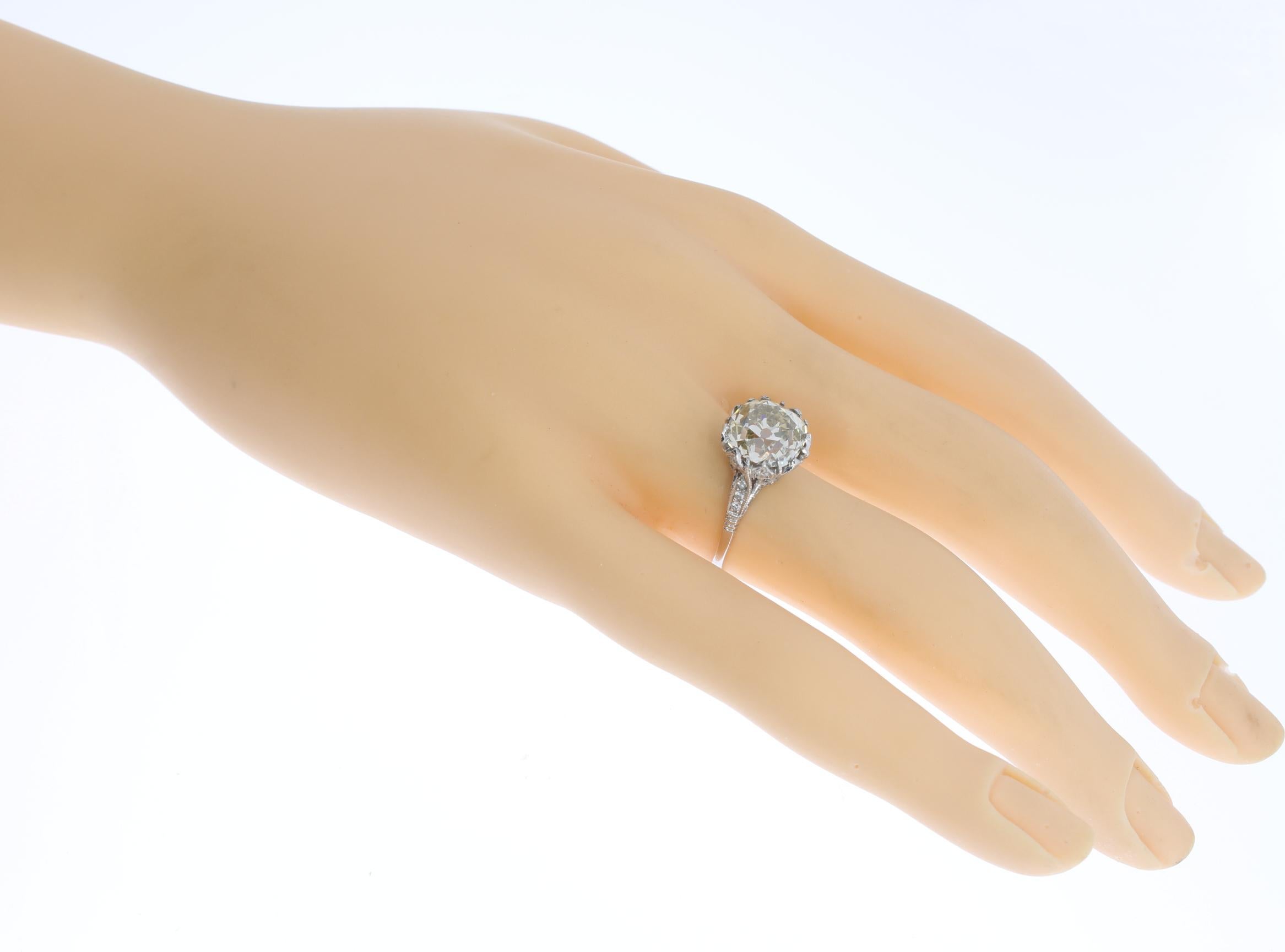 Art Deco Diamond Platinum Solitaire Ring In Excellent Condition For Sale In Berlin, DE