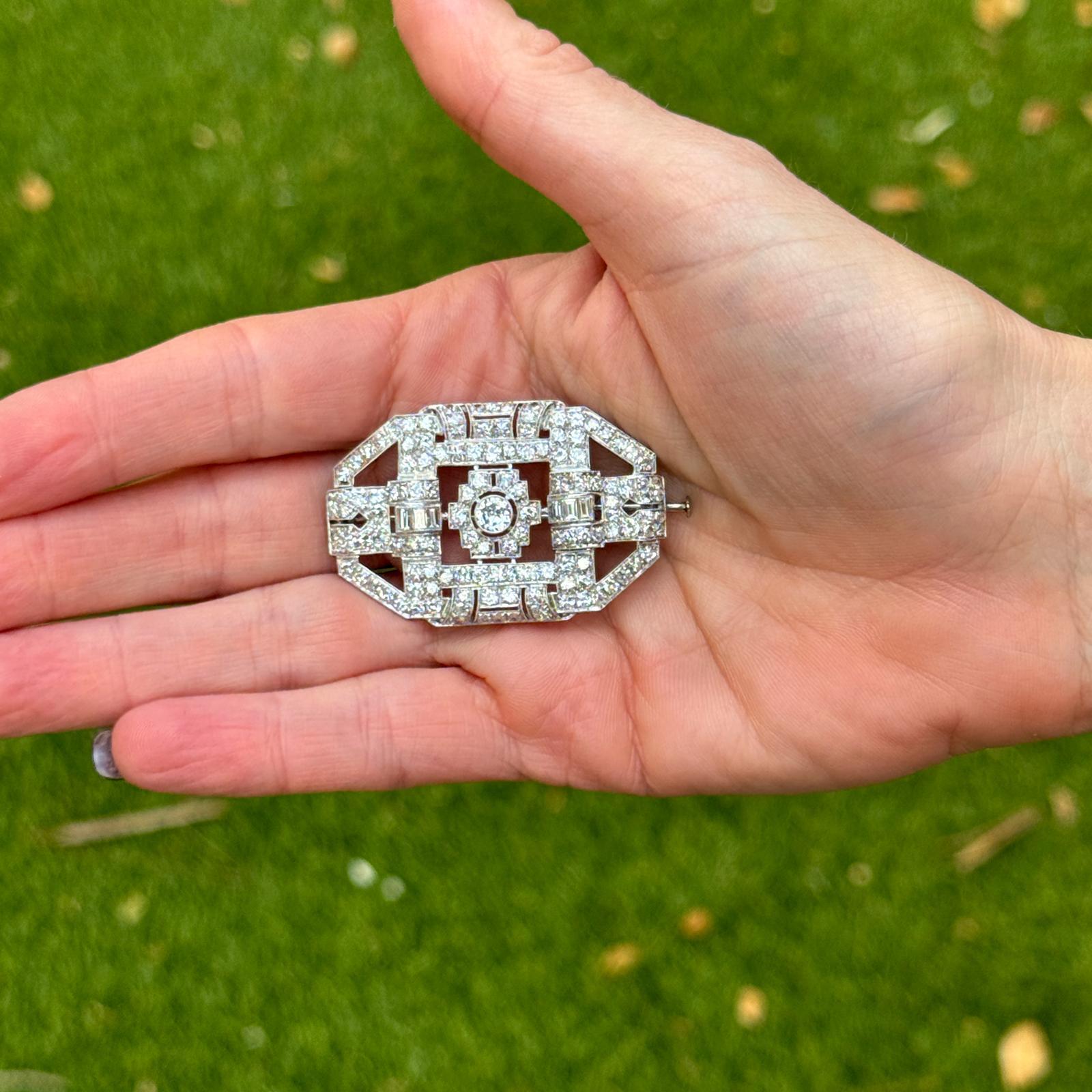 Art Deco Diamond Platinum Vintage Brooch Pin In Excellent Condition For Sale In Boca Raton, FL