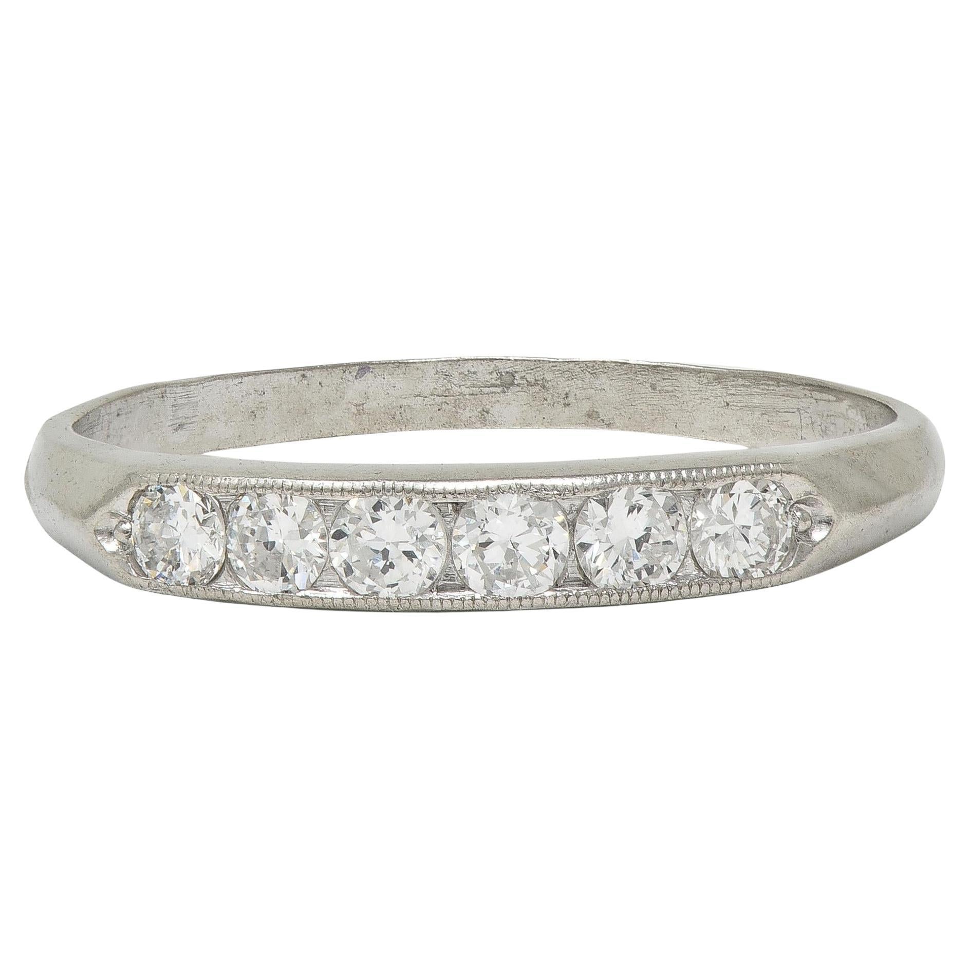 Anillo de boda Art Decó con diamantes y canal vintage en platino en venta