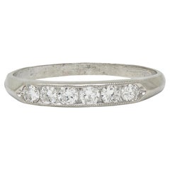 Anillo de boda Art Decó con diamantes y canal vintage en platino