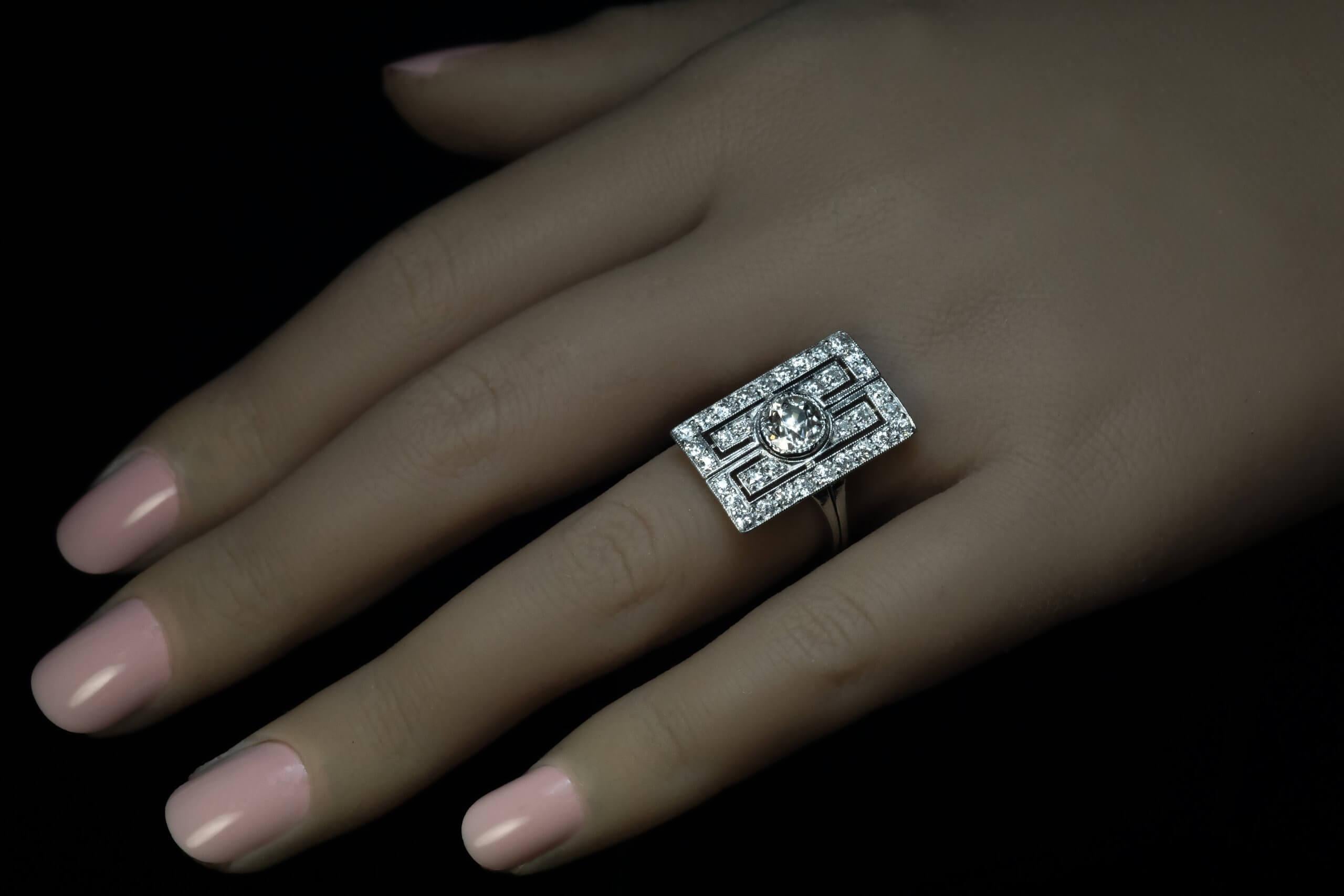 Art Deco Diamond Platinum Vintage Engagement Ring In Excellent Condition For Sale In Chicago, IL
