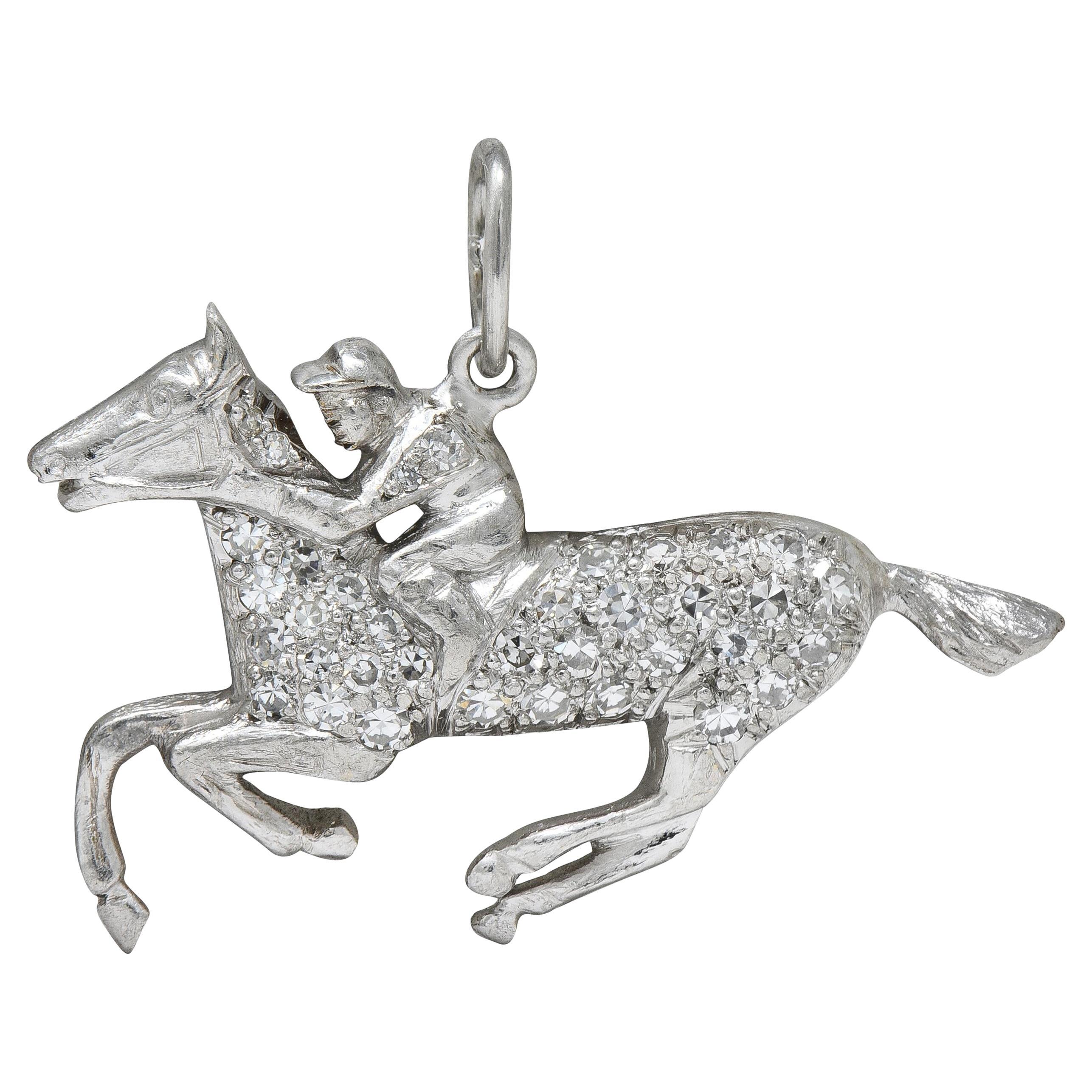 Ciondolo con diamante Art Deco in platino con cavallo da corsa e fantino d'epoca in vendita