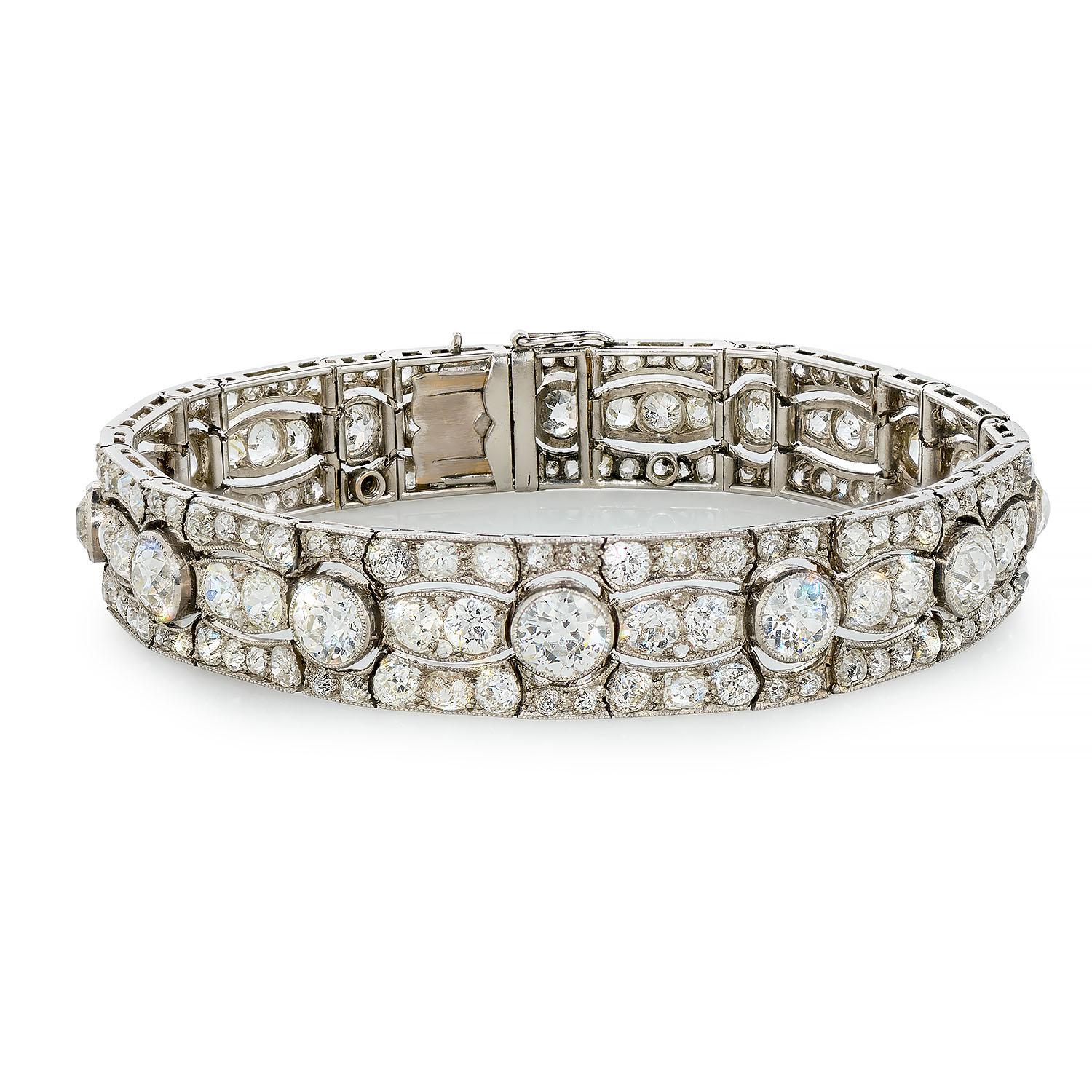 Extraordinary Art Deco Bracelet, ca. 1915, designed originally as bandeau. (headband)
It is made of platinum and white gold, ca. 18 carats diamonds I-K, VS-SI, truly an outstanding quality.
Length: 18,5 cm / 7,28 inches
A sparkling highlight for a