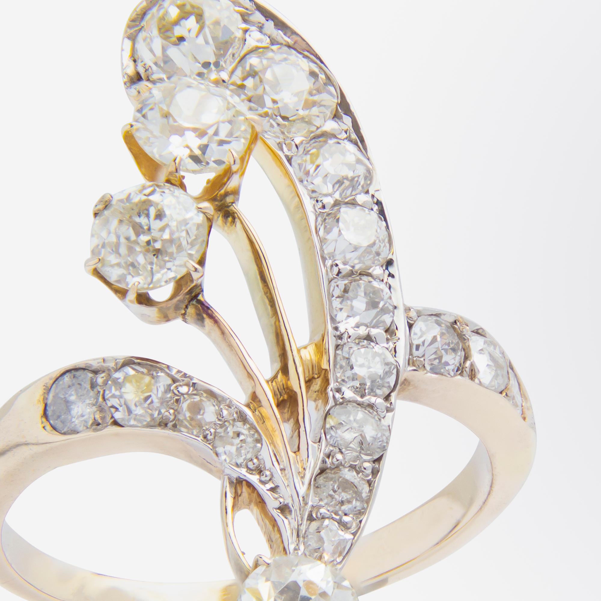 Old European Cut Art Deco Diamond 'Plume' Ring in 18 Karat Gold