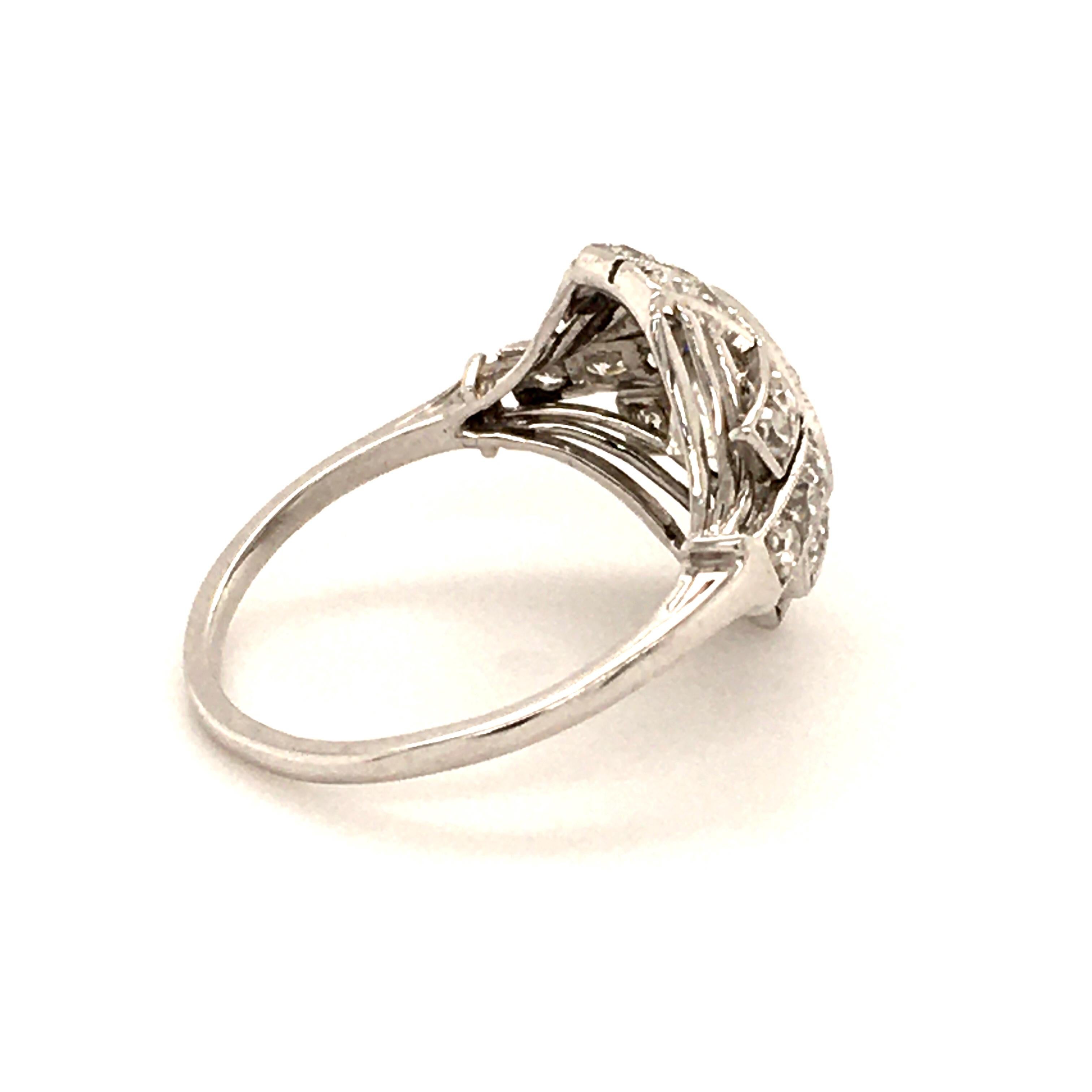 Art Deco Diamond Ring in Platinum In Good Condition In Lucerne, CH