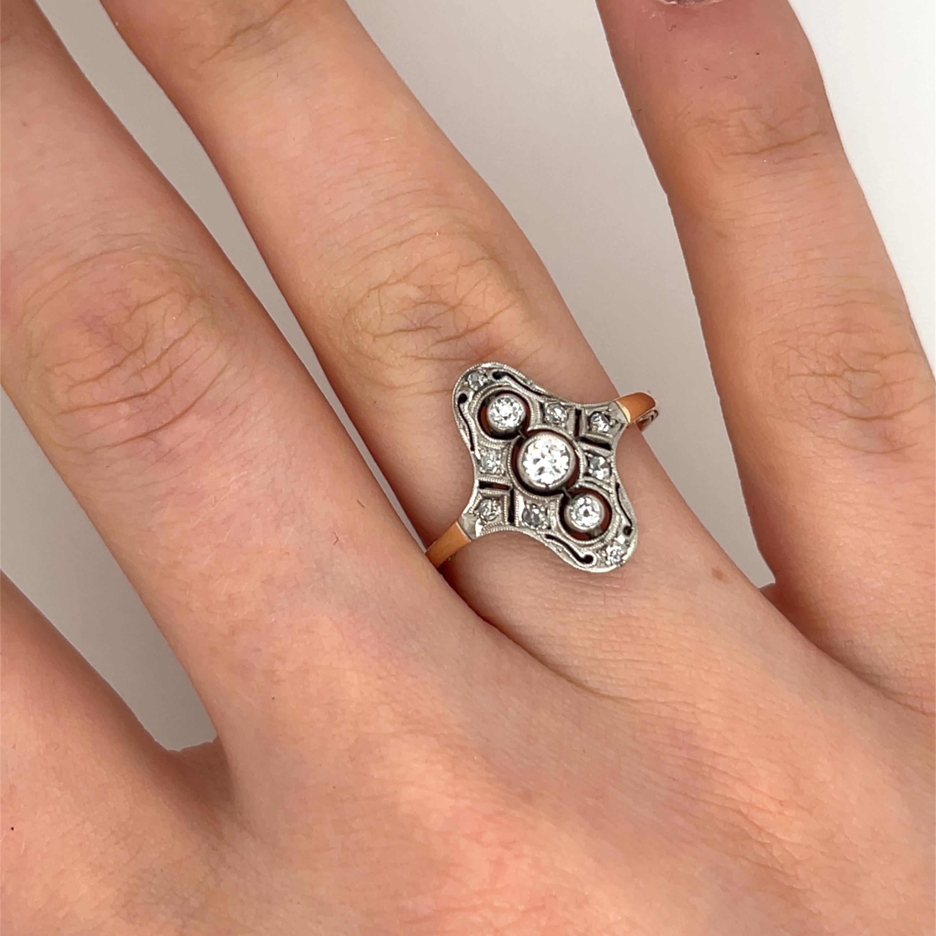 Anello con diamanti Art Deco, con diamanti rotondi taglio antico da 0,38 ct. In condizioni ottime in vendita a London, GB