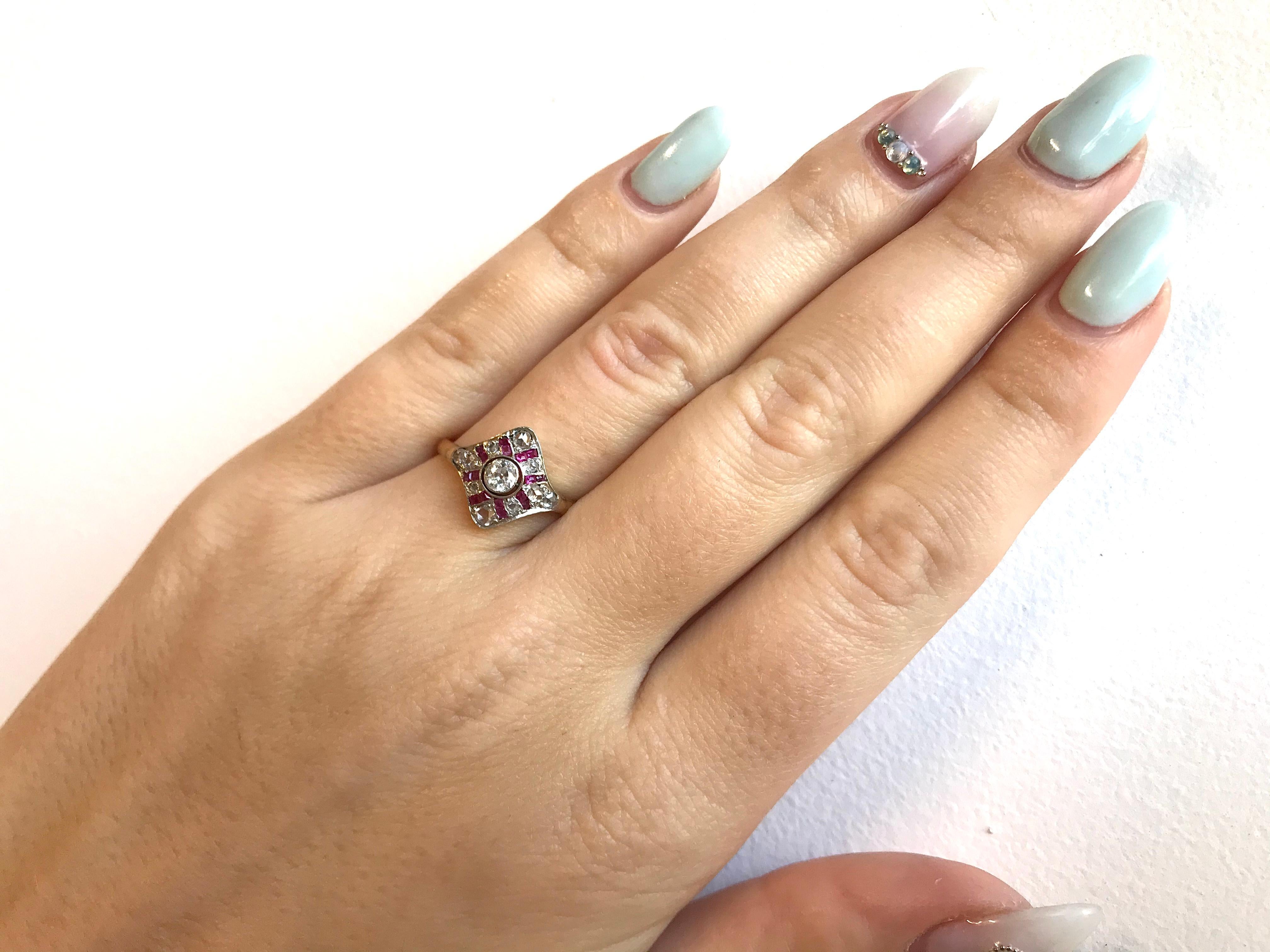 Women's Art Deco Diamond Ruby 18 Karat Gold Ring