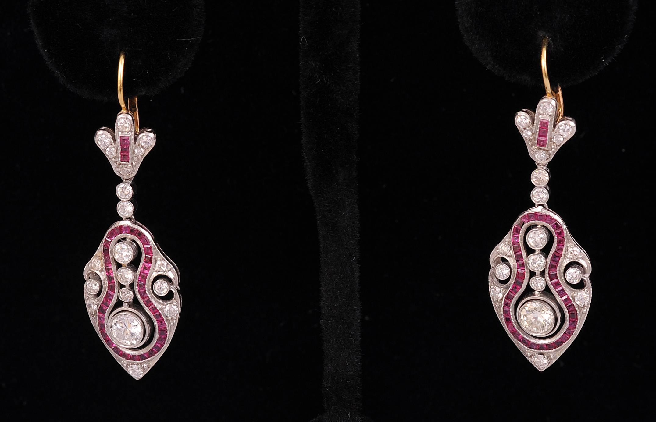 Women's Art Deco Diamond Ruby and Platinum Drop Earrings Central Stone en Tremblant
