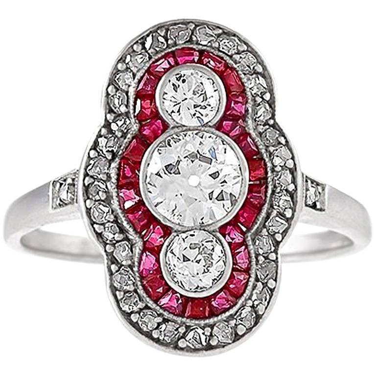 Bague plaquée Art déco en or, platine, diamants et rubis en vente