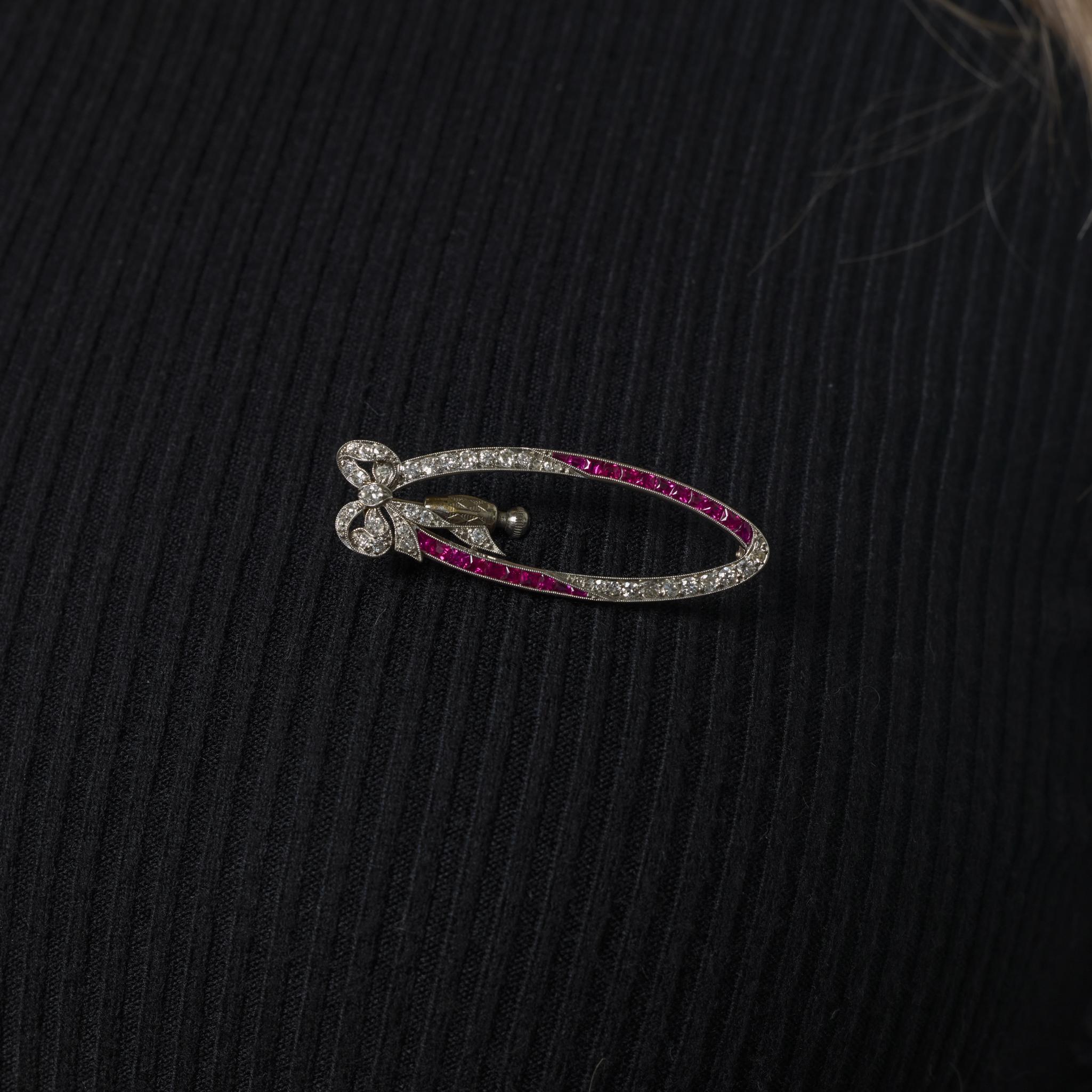 Art Deco diamond ruby platinum oval bow brooch For Sale 1