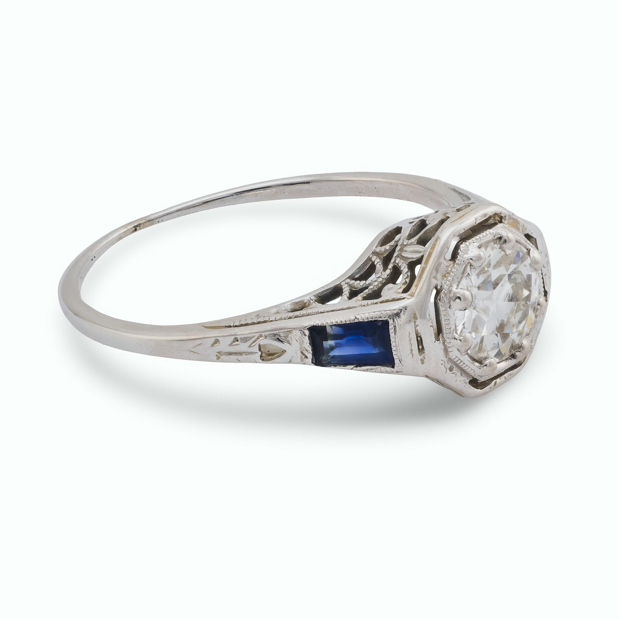 Anello di fidanzamento Art Deco con diamante e zaffiro in oro bianco 18 carati In condizioni buone in vendita a Beverly Hills, CA