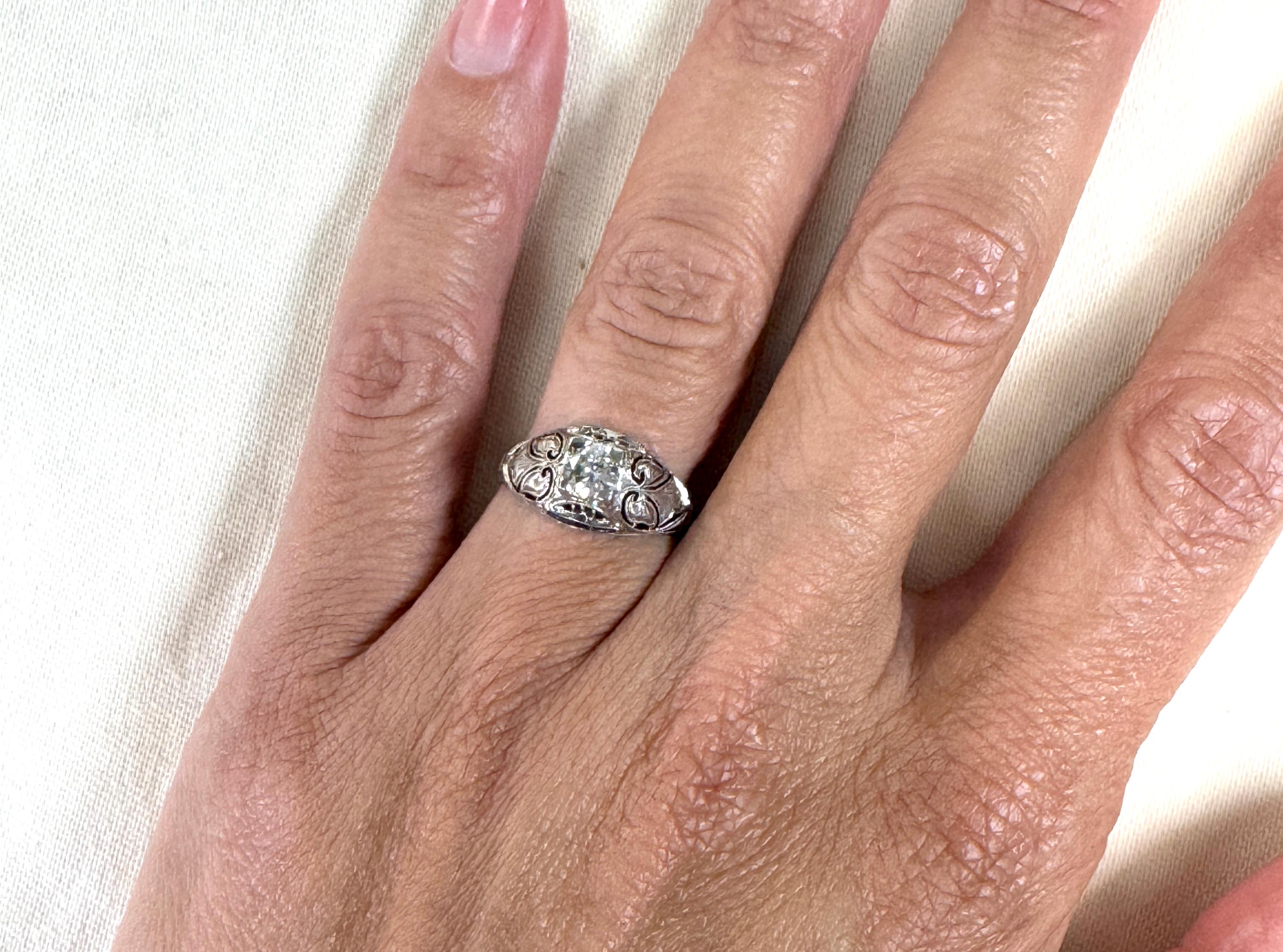 Anello Art Deco con diamanti da 0,58 carati e zaffiri taglio francese, originale del 1920 a 18 carati in vendita 1