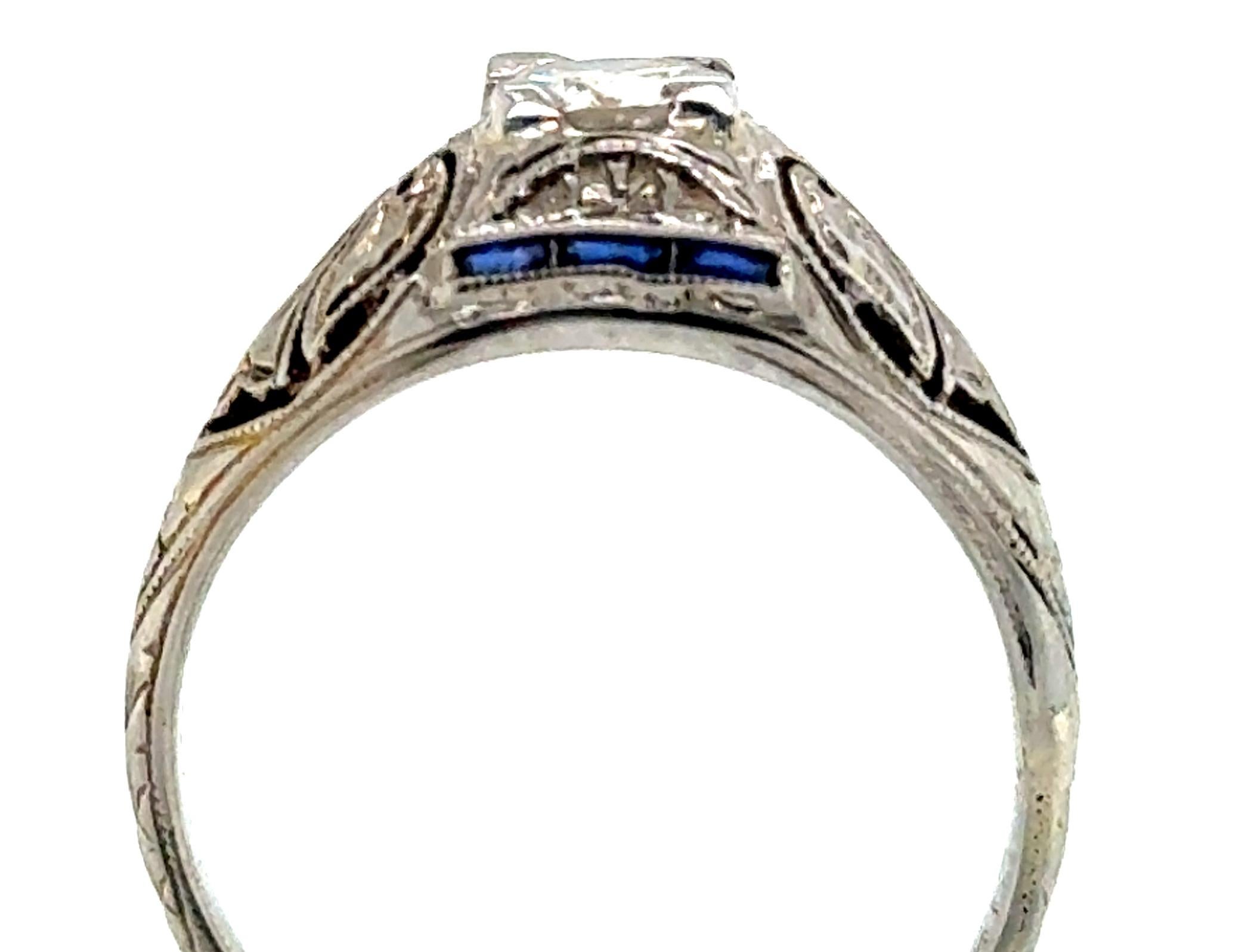 Vero e proprio anello di fidanzamento originale in stile Art Deco degli anni '20 con diamante e zaffiro taglio francese da 58 carati 18K


Caratterizzato da uno splendido diamante centrale autentico di .43ct con taglio a brillante rotondo, estratto