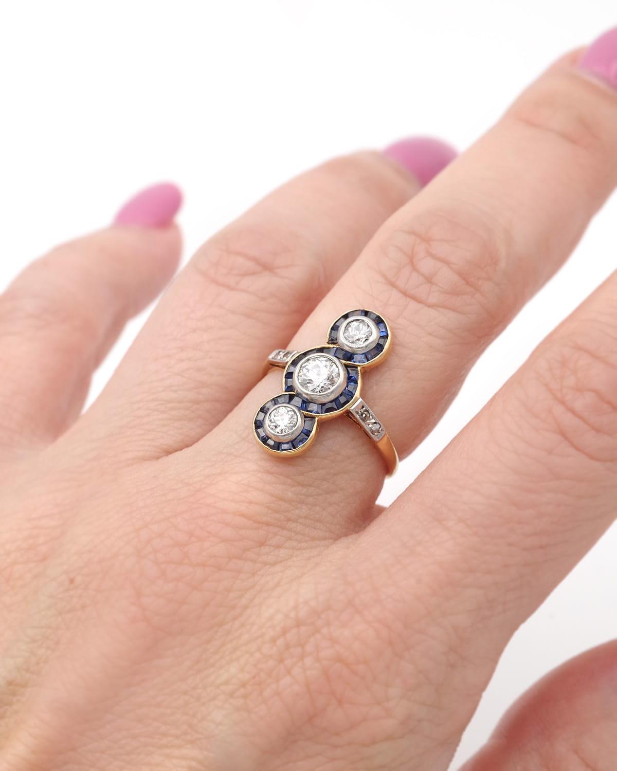 Donna Anello Art Deco con diamante e zaffiro in oro 18 carati e platino, anello Art Deco in vendita