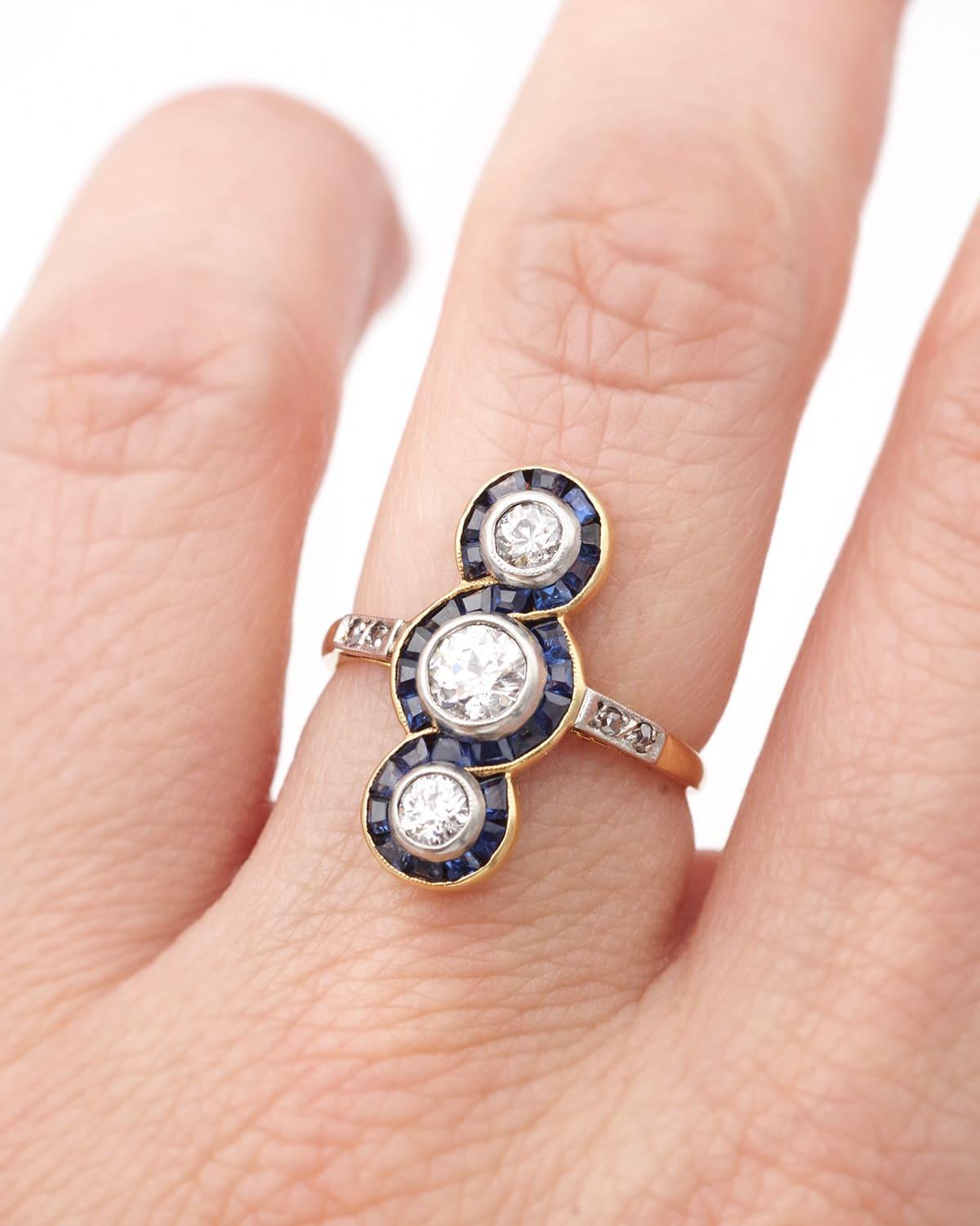 Anello Art Deco con diamante e zaffiro in oro 18 carati e platino, anello Art Deco in vendita 1