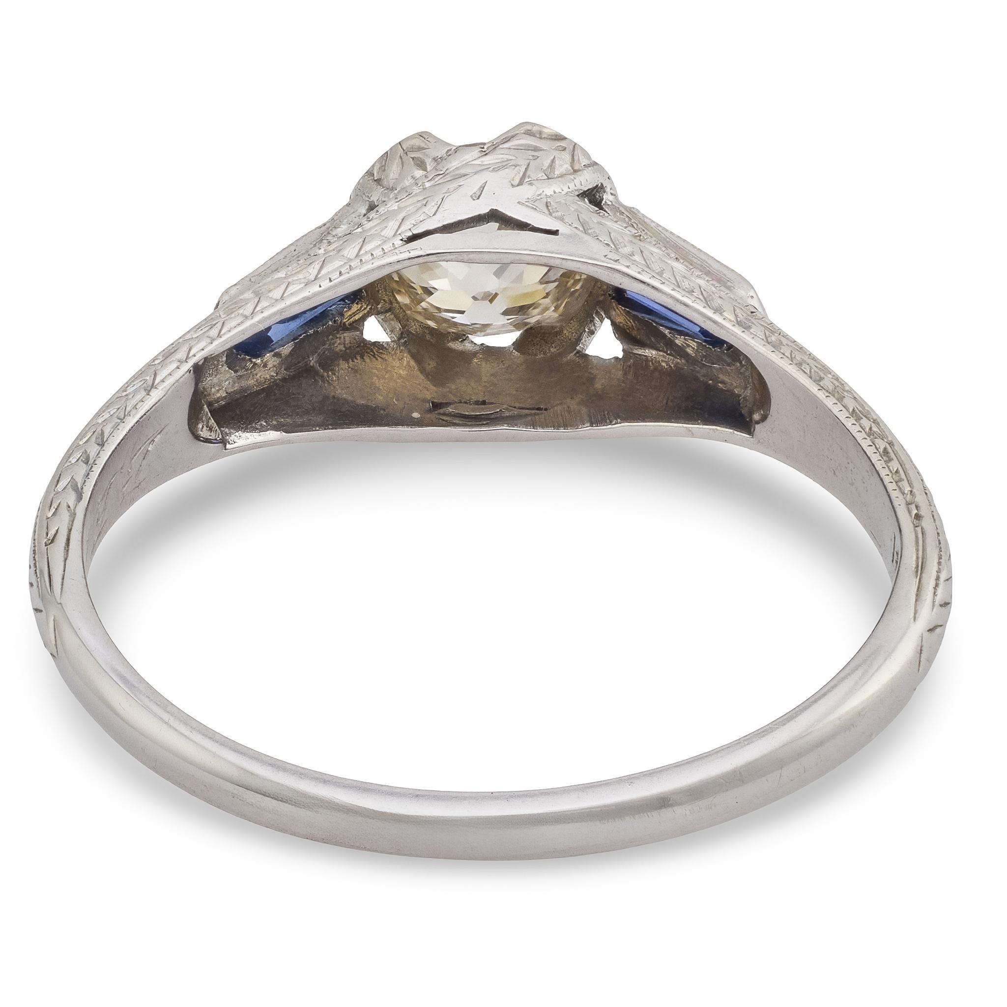 Anillo de compromiso Art Déco de platino con zafiro y diamantes en Bueno estado para la venta en Beverly Hills, CA