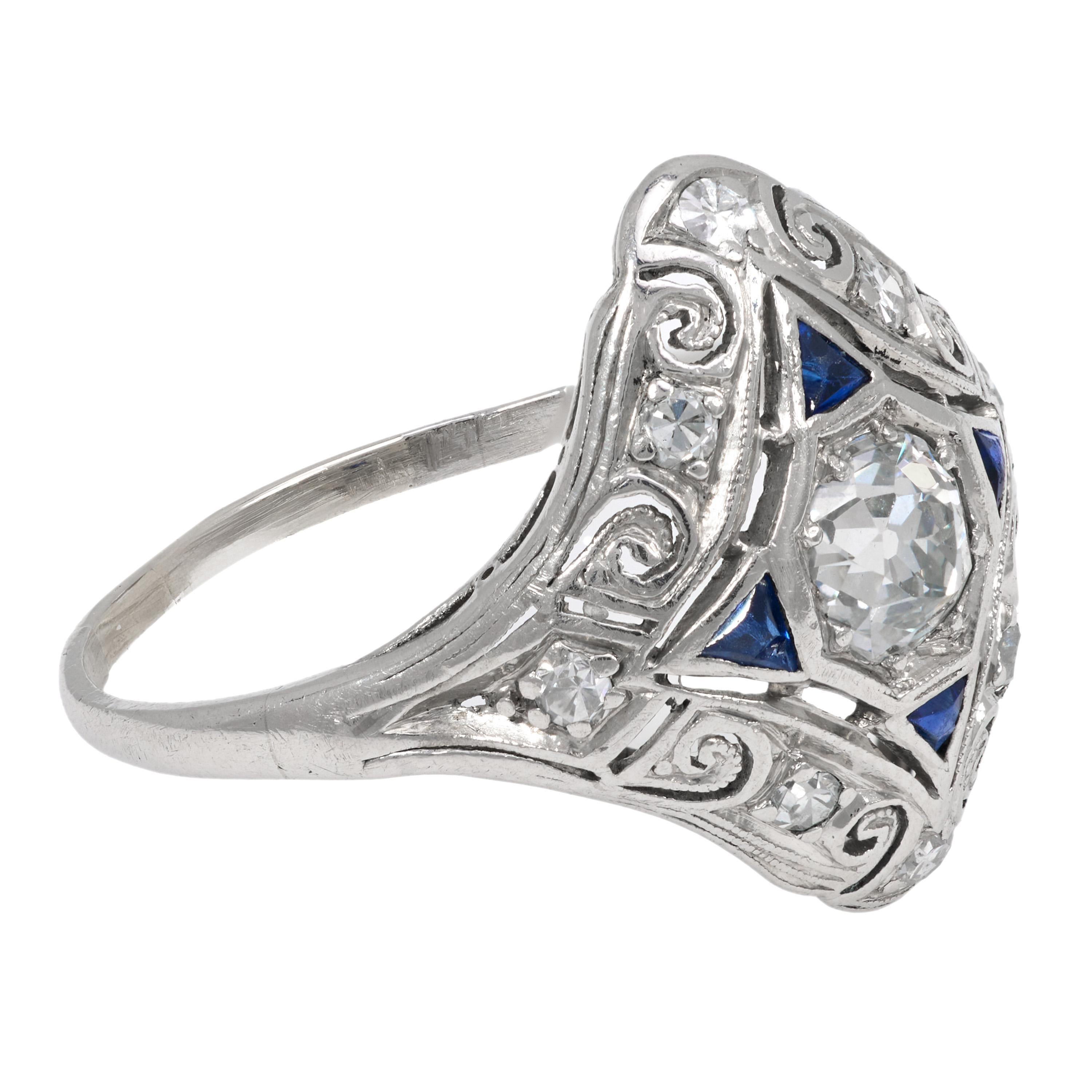 Art Deco diamond sapphire platinum filigree shield ring In Good Condition For Sale In Beverly Hills, CA