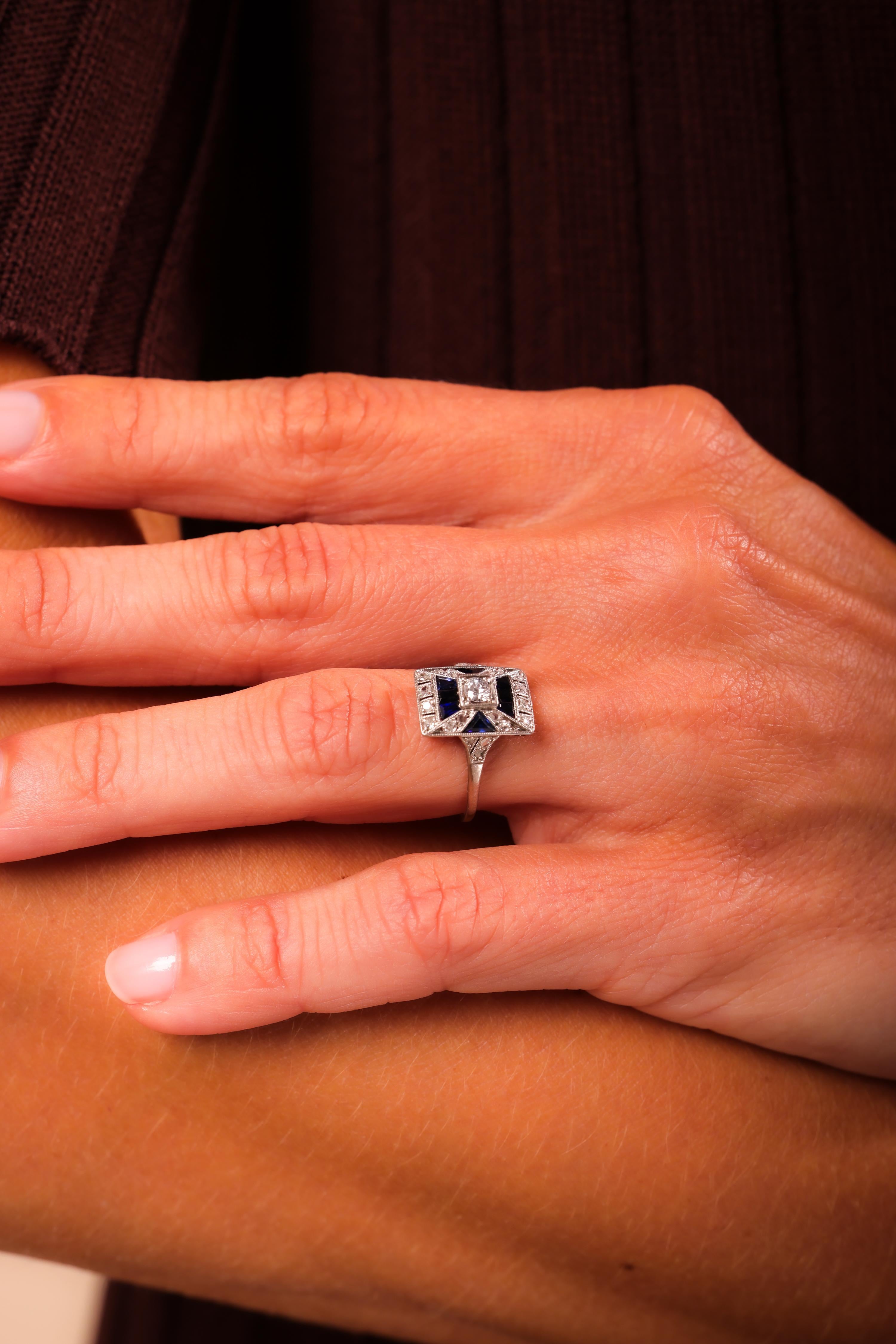 Art Deco Diamond Sapphire Platinum Ring In Excellent Condition In Beverly Hills, CA