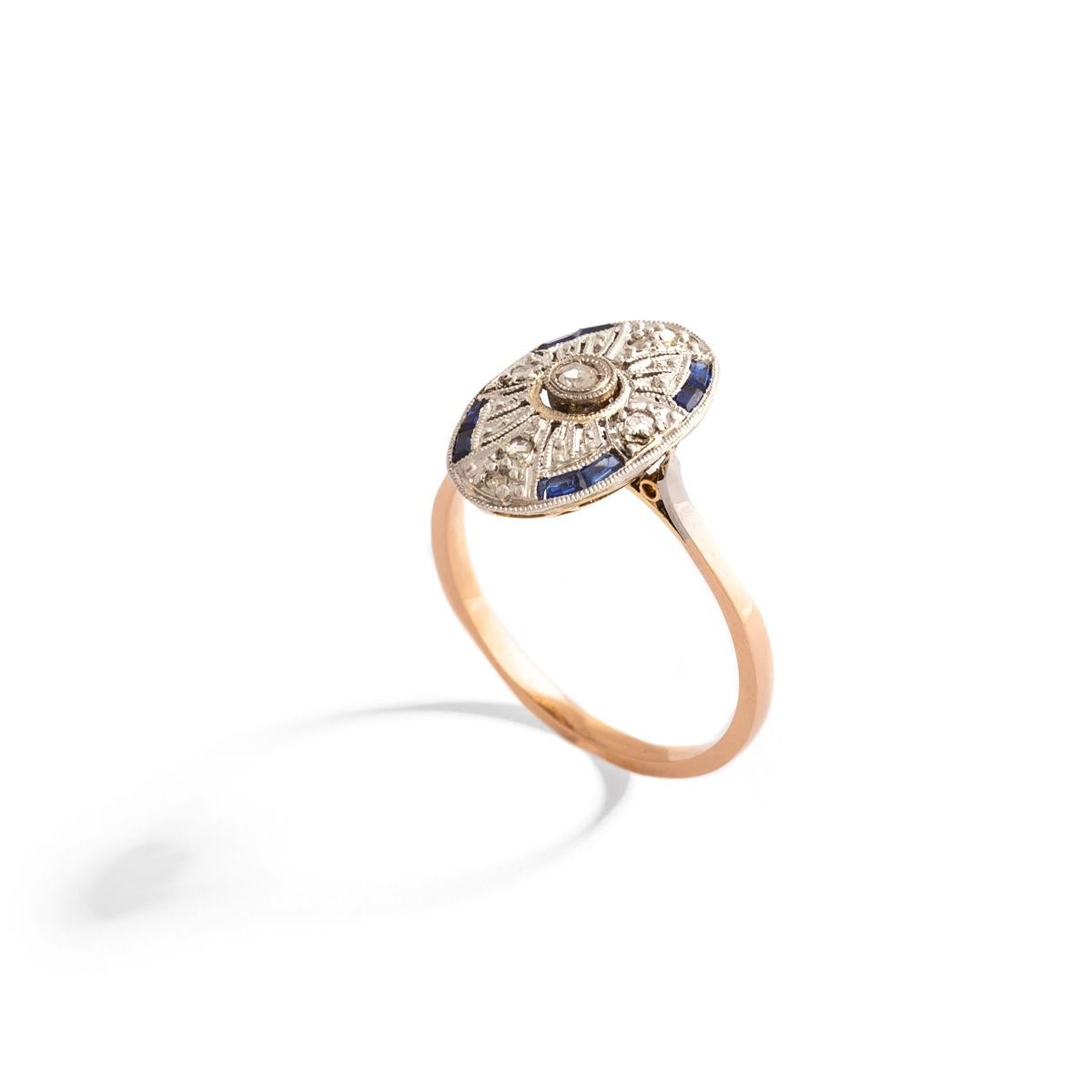 Art Deco Diamond and calibrated Sapphire on yellow gold and platinum Ring.
Central Diamond estimated weight: 0.14 carat.
Gross weight: 2.45 grams.