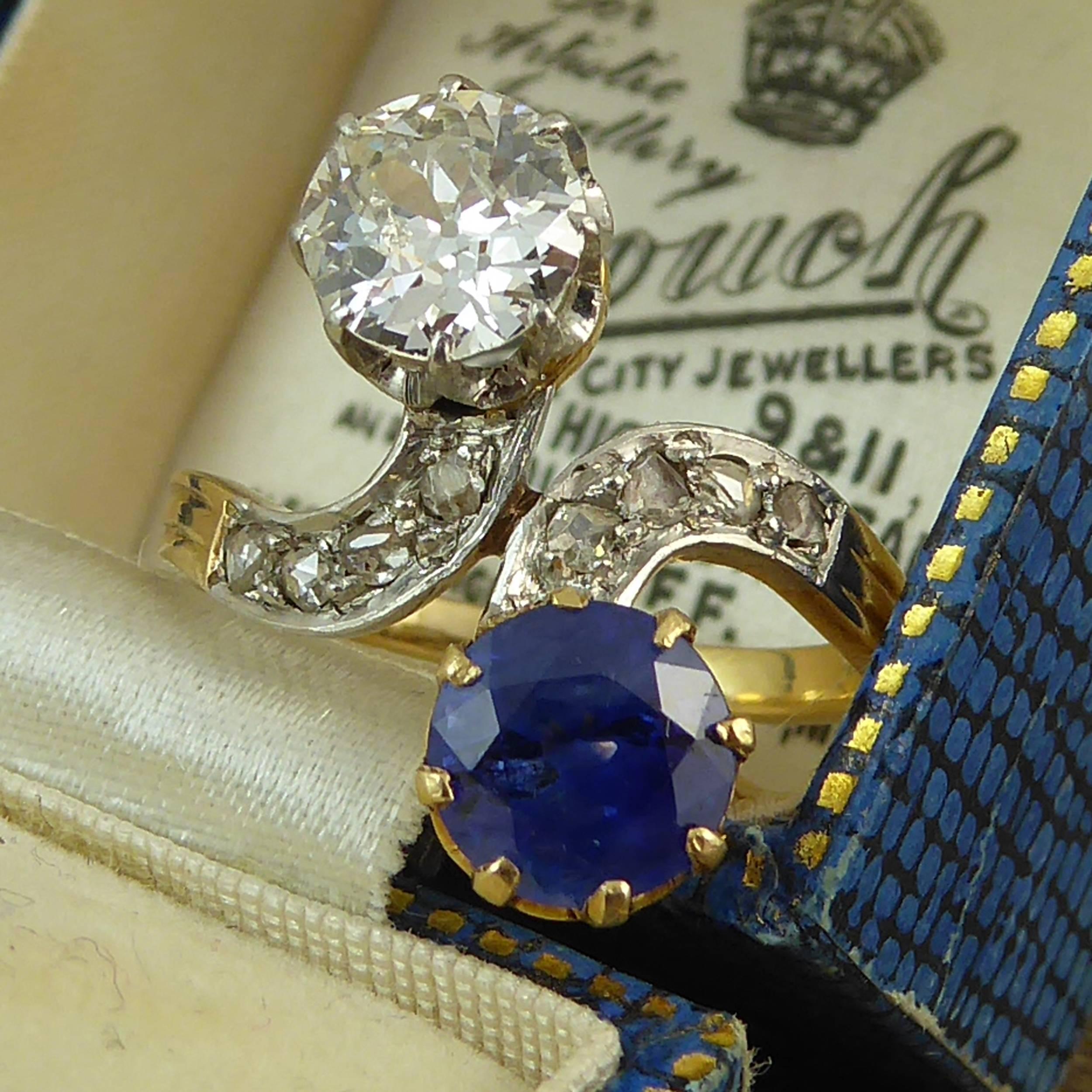 Women's Art Deco Diamond Sapphire Ring, Toi et Moi, 18 Carat Gold, circa 1920s