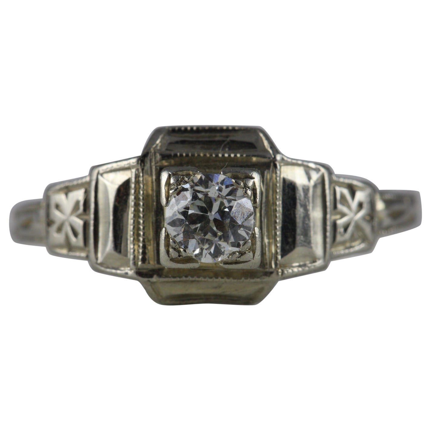 Anello di fidanzamento Art Deco con solitario di diamanti e oro bianco 18K
